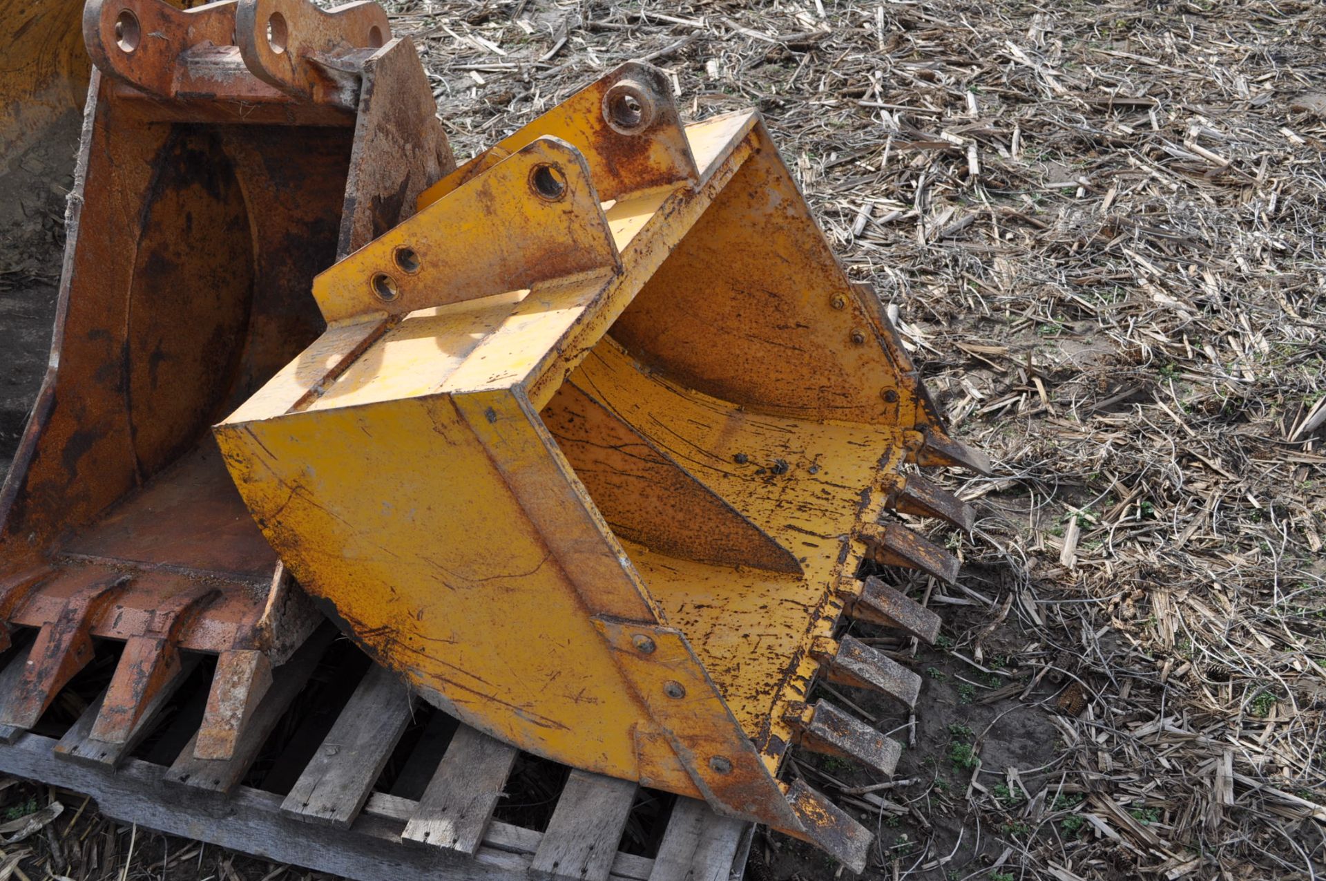 36" Backhoe bucket to fit John Deere 310 SE - Image 2 of 4