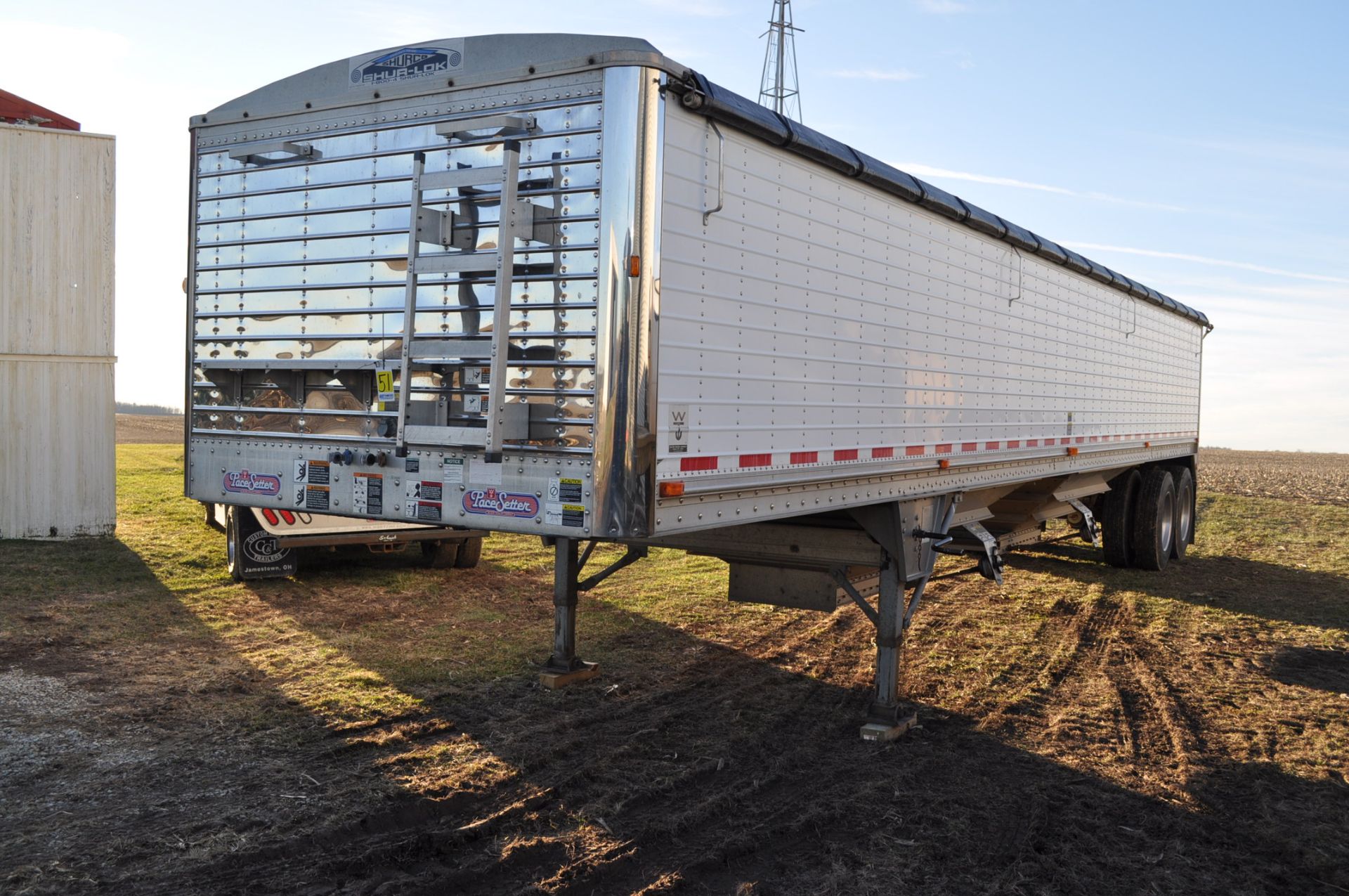 2000 40’ Wilson Grain Trailer ss front and rear panels, spring ride, aluminum outer and steel