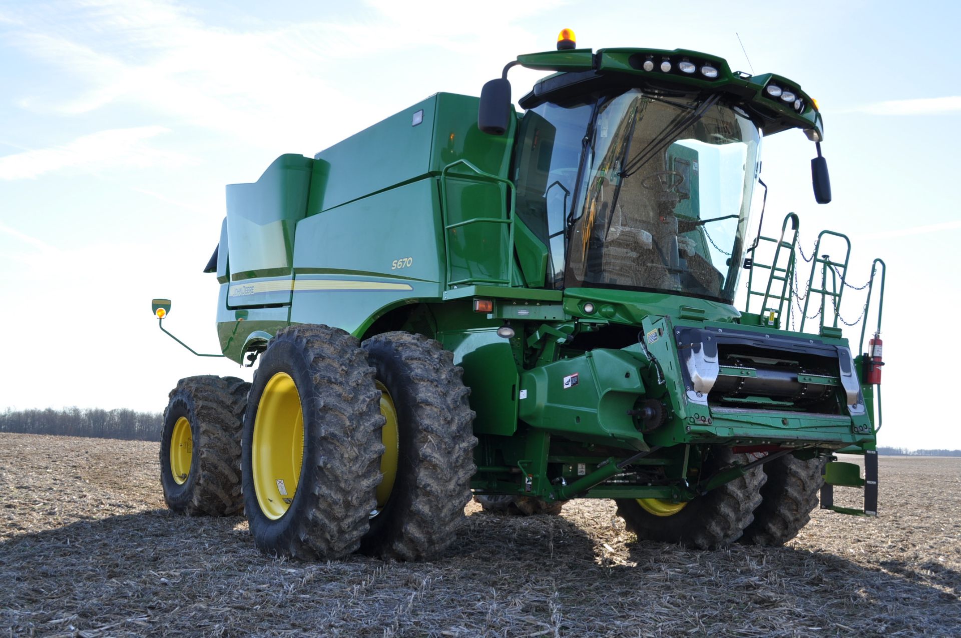 2017 John Deere S670 STS Combine premium cab, LED lights, Autotrac ready, 3 speed electrical shift - Image 4 of 33