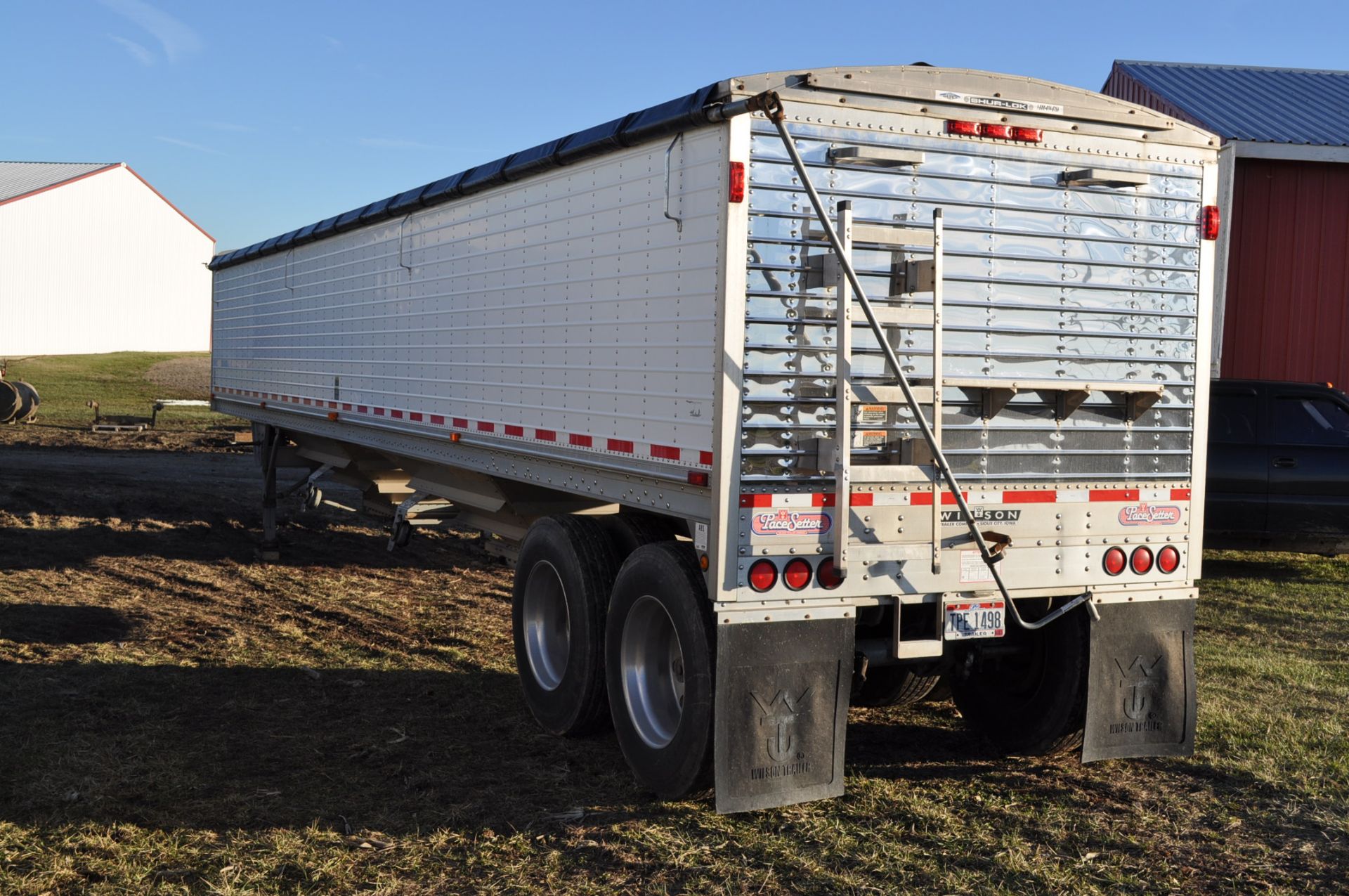 2000 40’ Wilson Grain Trailer ss front and rear panels, spring ride, aluminum outer and steel - Image 2 of 16