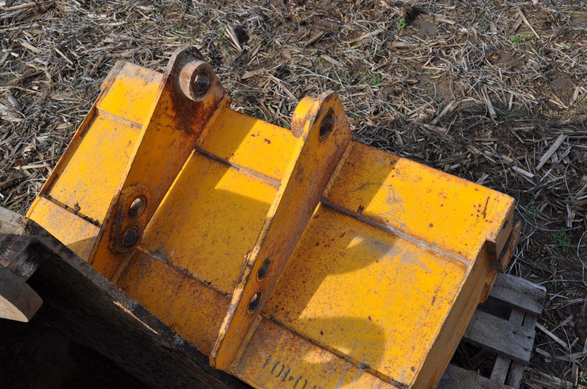 36" Backhoe bucket to fit John Deere 310 SE - Image 4 of 4