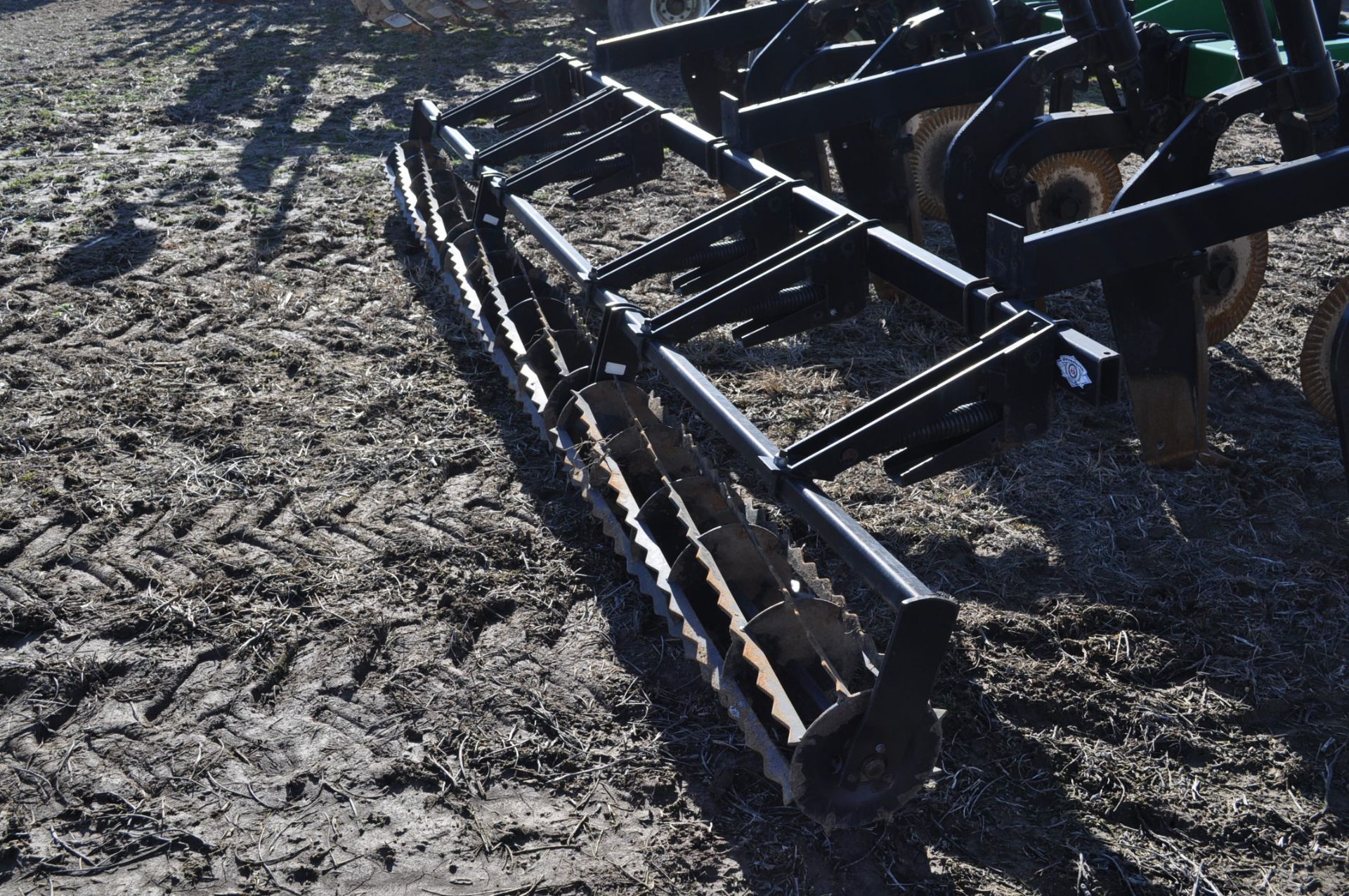 Unverferth Subsoiler, 6 shank with coulters, gauge wheels, mounted rear rolling basket, 3 pt - Image 6 of 7