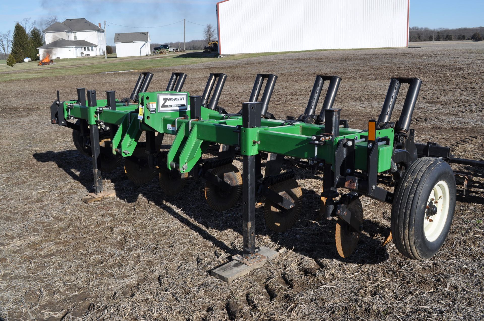 Unverferth Subsoiler, 6 shank with coulters, gauge wheels, mounted rear rolling basket, 3 pt