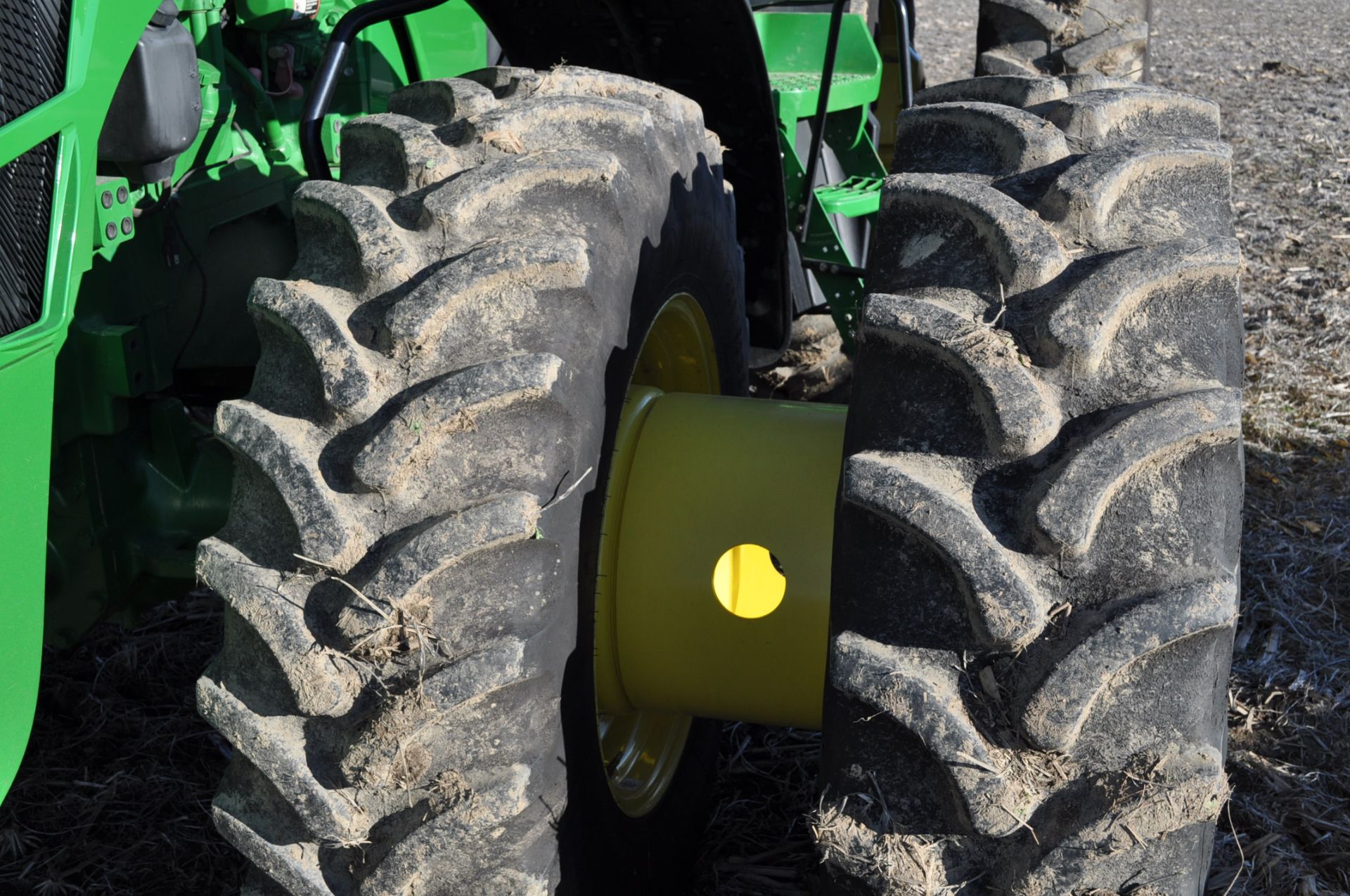 John Deere 8225R MFWD Tractor 480/80 R46 duals, 420/90R30 front duals, power shift, 5 hyd remotes, - Image 5 of 24