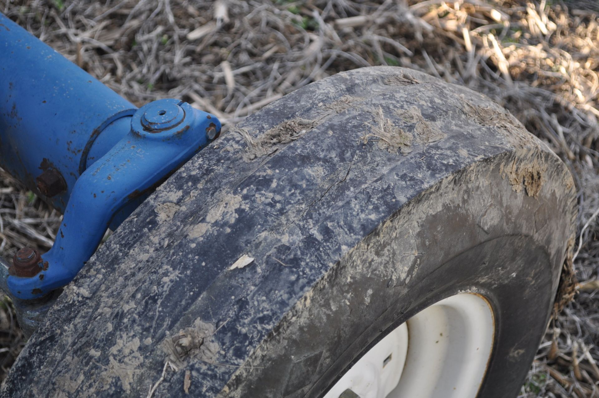 Ford 4630 Diesel Tractor, 16.9-30 rear tires, 7.5-16 front tires, 540 pto, 2 hyd remotes 3 pt, 6 - Image 8 of 16