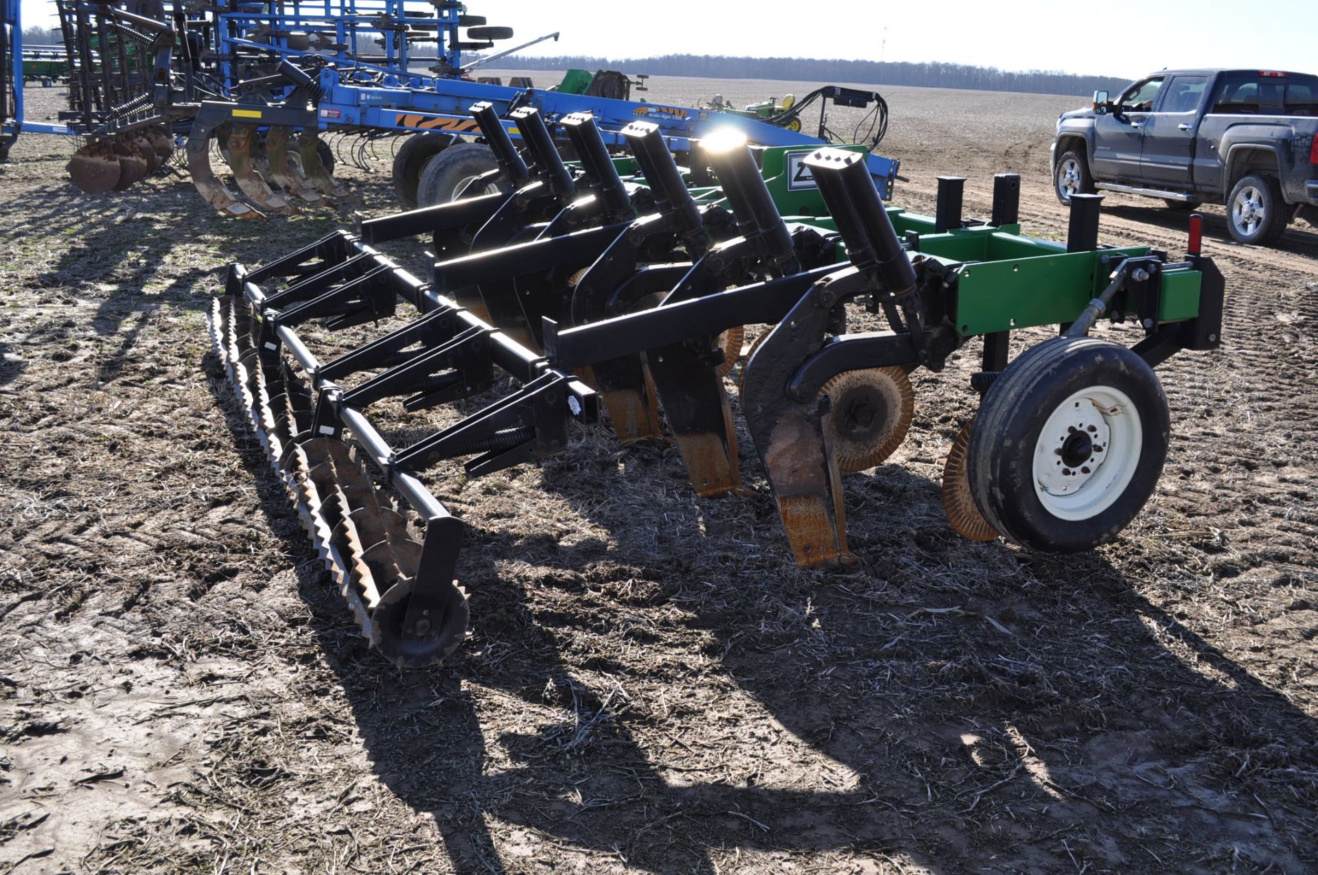 Unverferth Subsoiler, 6 shank with coulters, gauge wheels, mounted rear rolling basket, 3 pt - Image 3 of 7