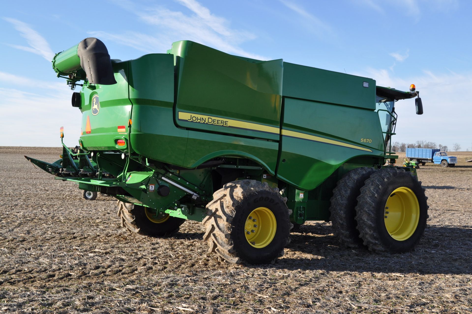 2017 John Deere S670 STS Combine premium cab, LED lights, Autotrac ready, 3 speed electrical shift - Image 3 of 33