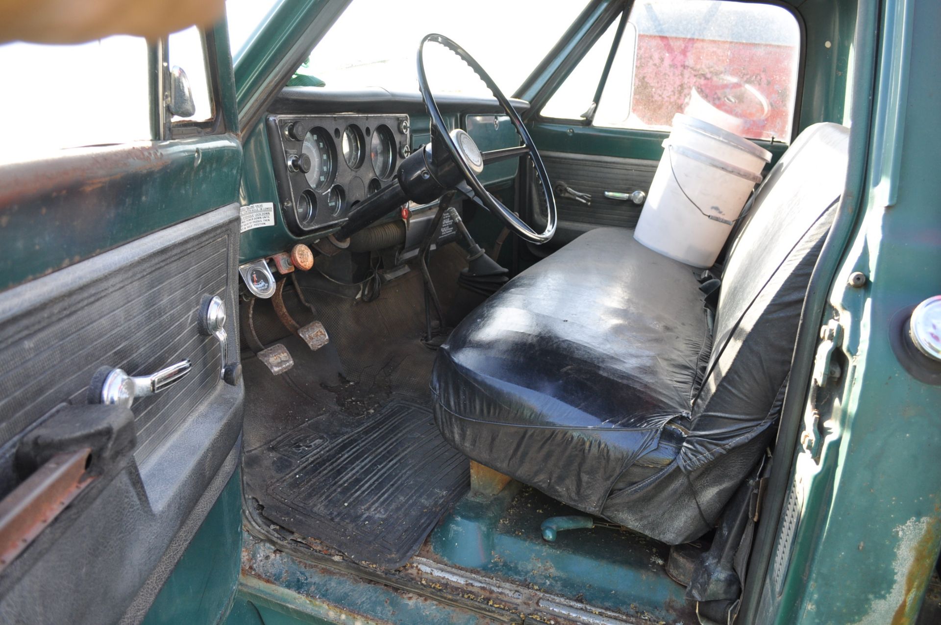 1972 Chevrolet C50 straight truck, V8 gas 350 engine, 5+2, hyd brakes, 8.25-20 tires, 15’ bed w/ - Image 14 of 19