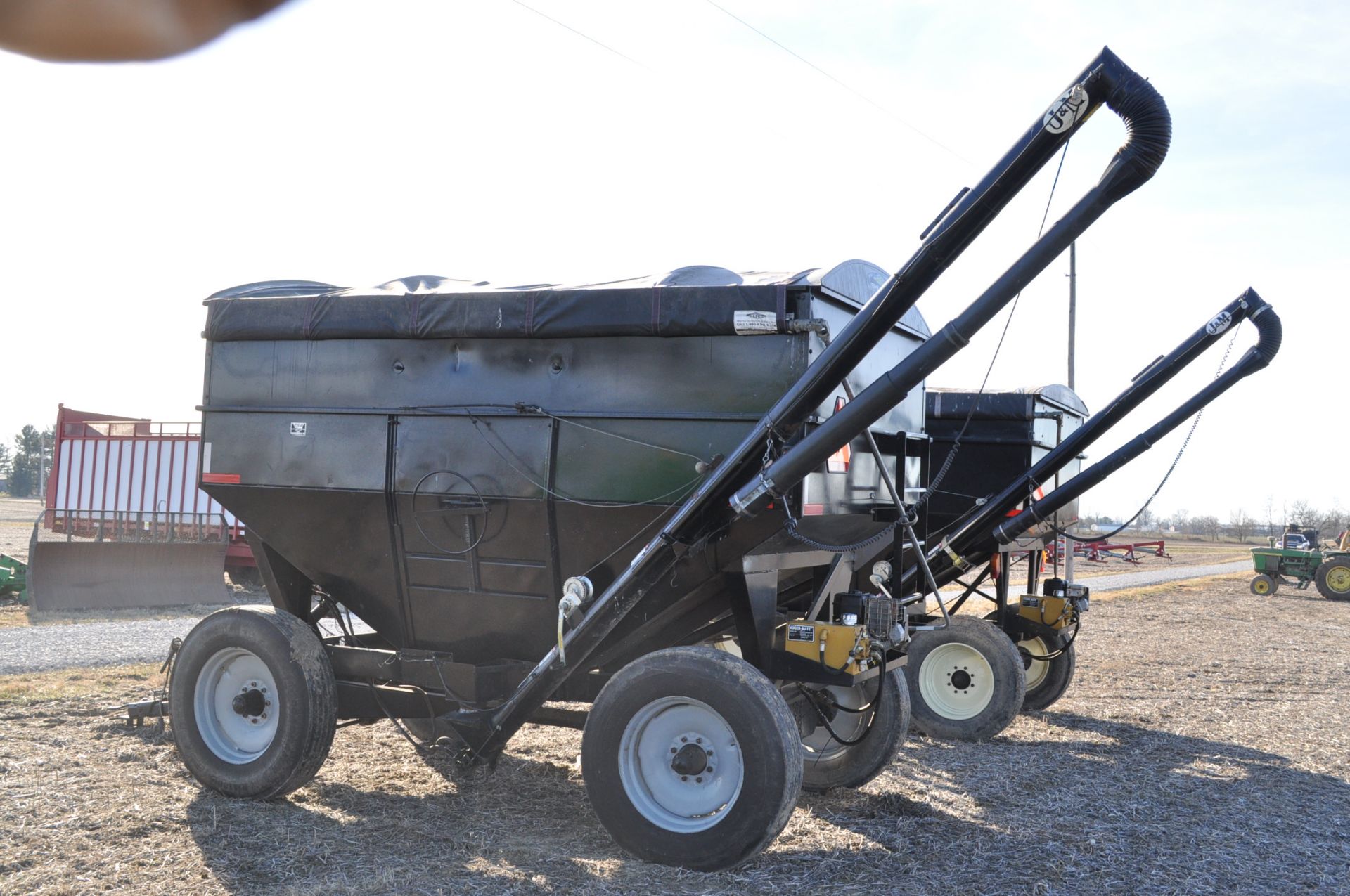 J & M 350 gravity seed wagon, 11 R 24.5 tires, 15’ poly cup auger, 3 section spout, Augermate hyd - Image 2 of 19