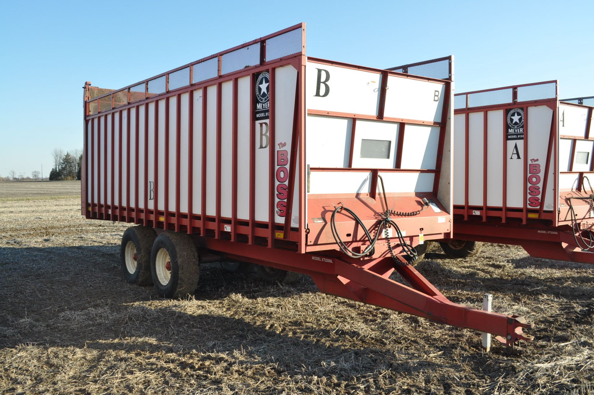 Meyer 8124 silage wagon, chain floor, 425/65 R 22.5 tires, tandem axle, hyd rear door, lights, - Image 4 of 12