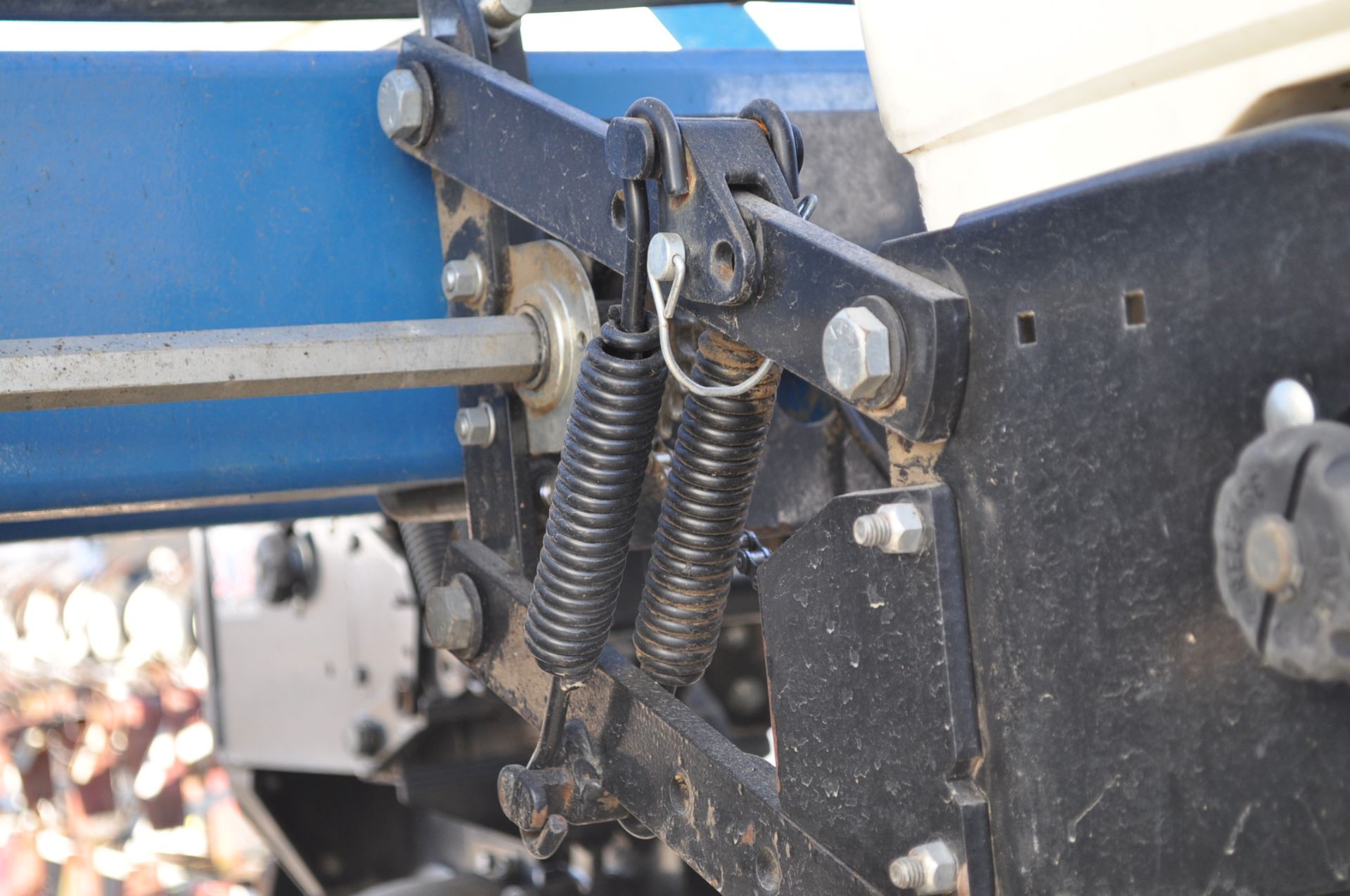 Kinze 3600 16/31 planter, no-till coulters, box ext, Keaton seed firmers, finger pick-up, rubber - Image 12 of 15