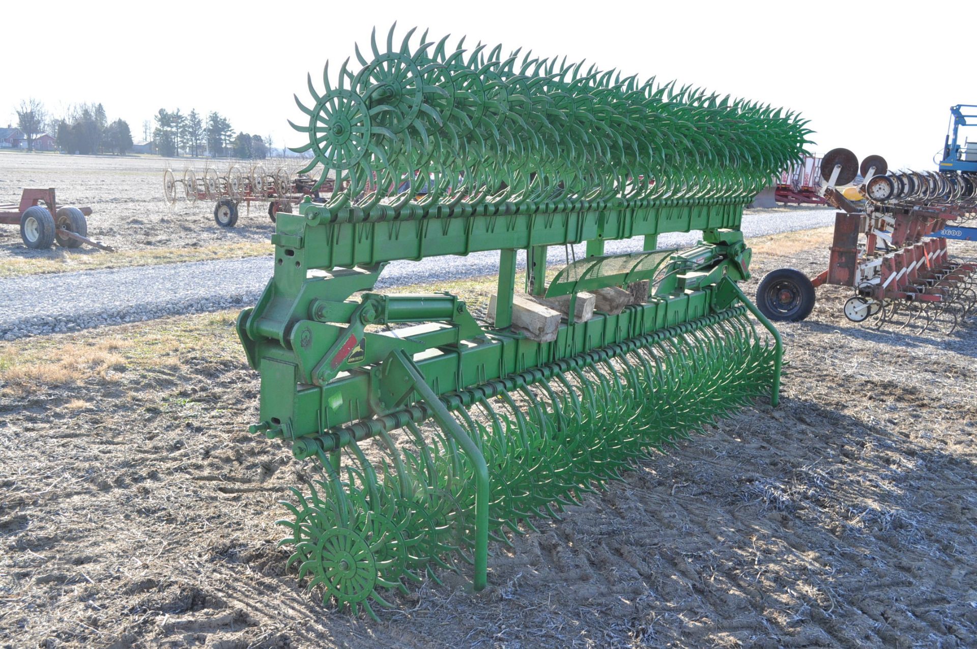 30’ John Deere 400 rotary hoe, hyd flat fold, 3 pt, wing wheels - Image 3 of 14