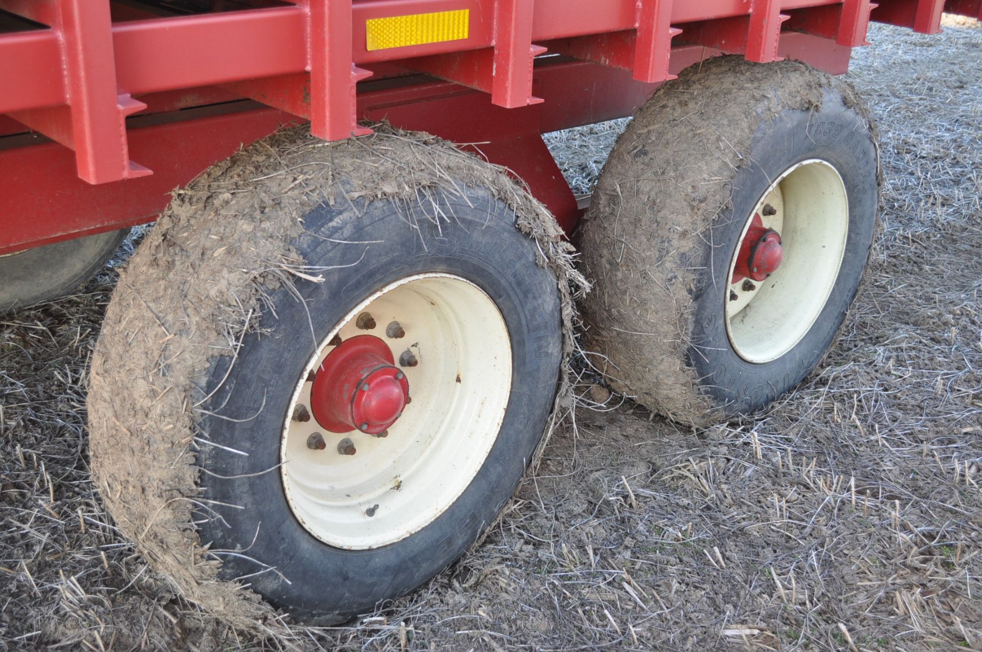 Meyer 8124 silage wagon, chain floor, 425/65 R 22.5 tires, tandem axle, hyd rear door, lights, - Image 5 of 12