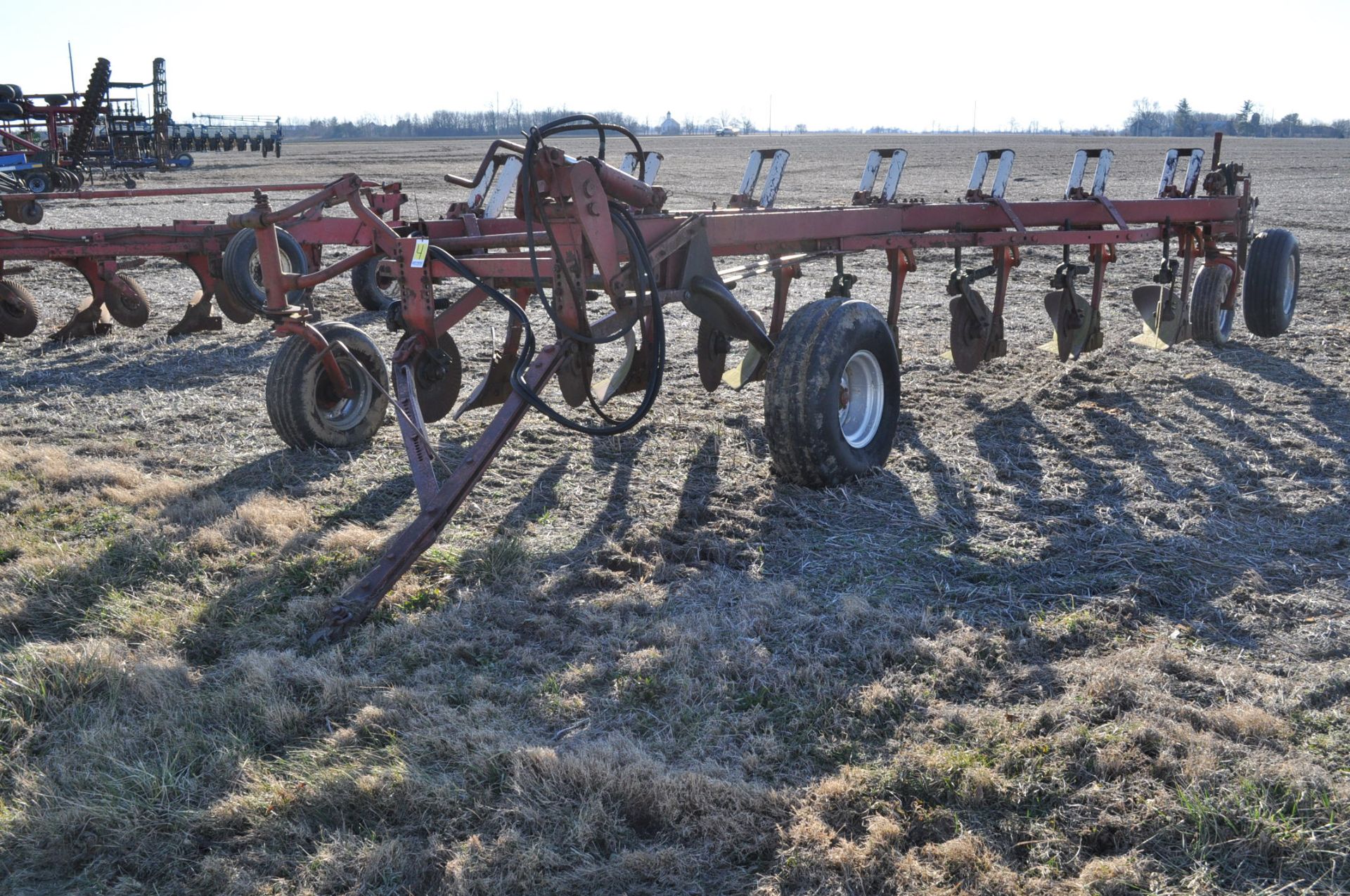 International 700 on-land 7-btm plow, auto reset, SN 1050000U001564 - Image 2 of 9