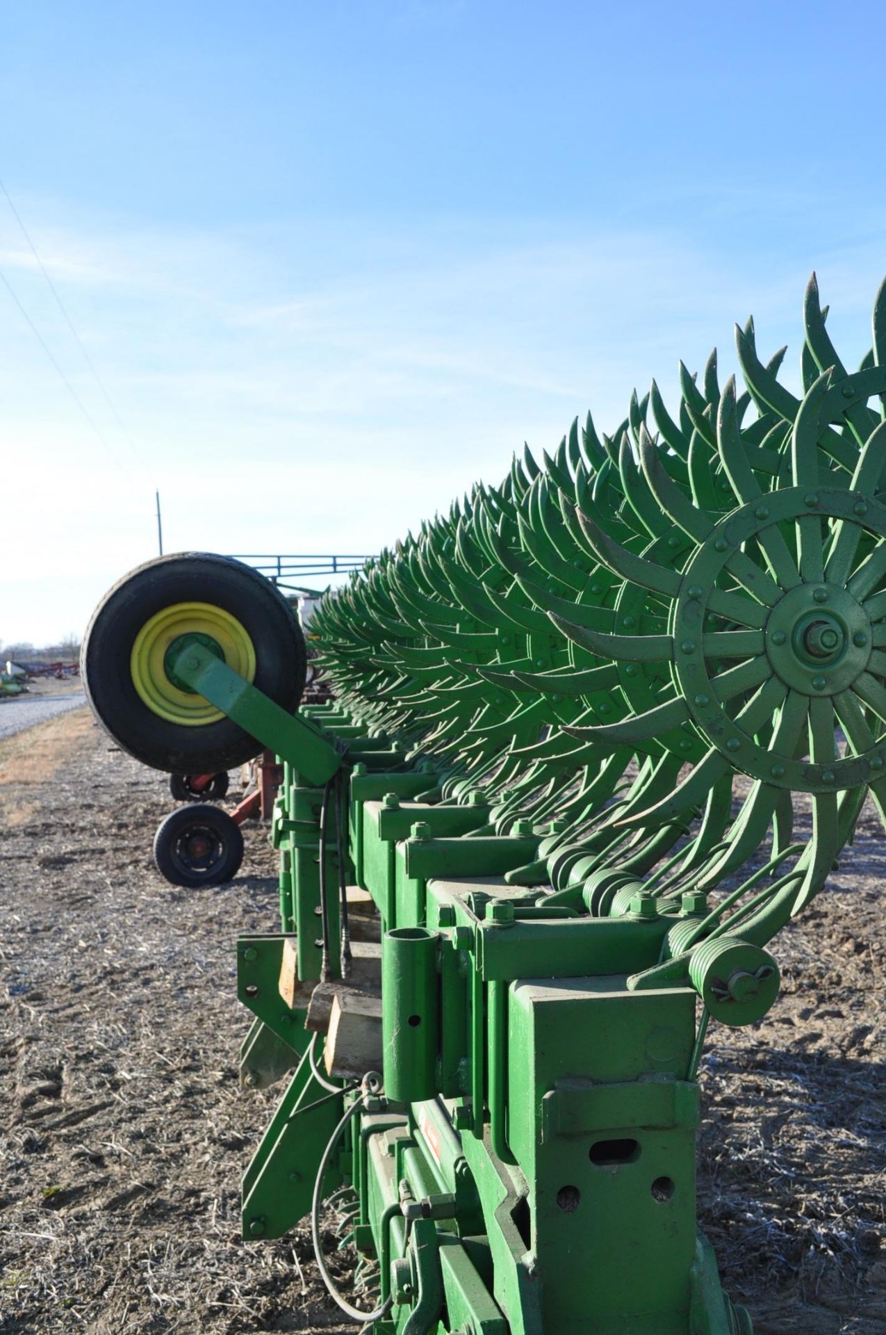 30’ John Deere 400 rotary hoe, hyd flat fold, 3 pt, wing wheels - Image 14 of 14