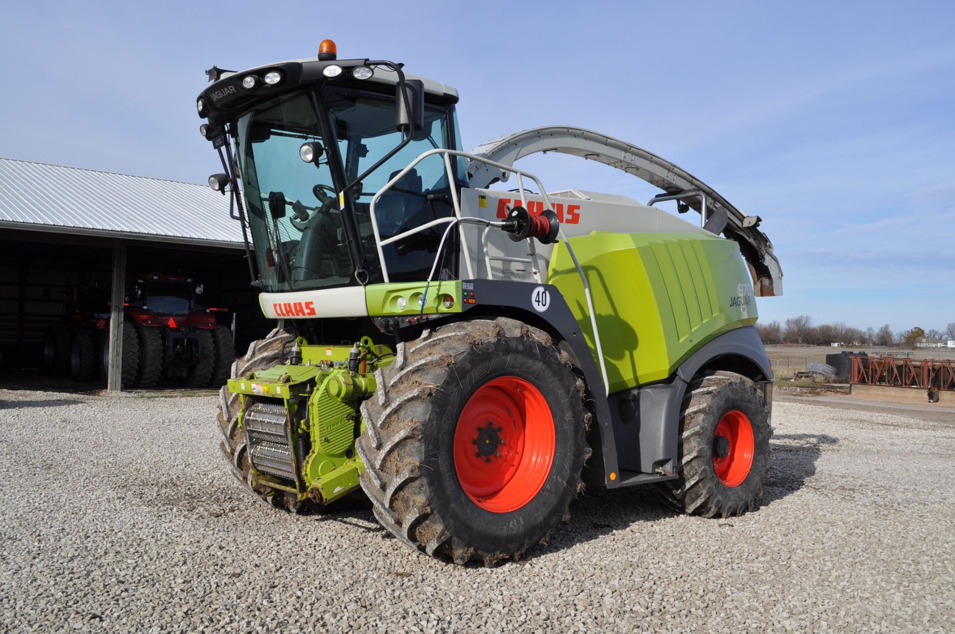 Claas Jaguar 970 forage harvester, 710/70 R 38 drive tires, 600/65 R 28 rear tires, 4WD, kernel