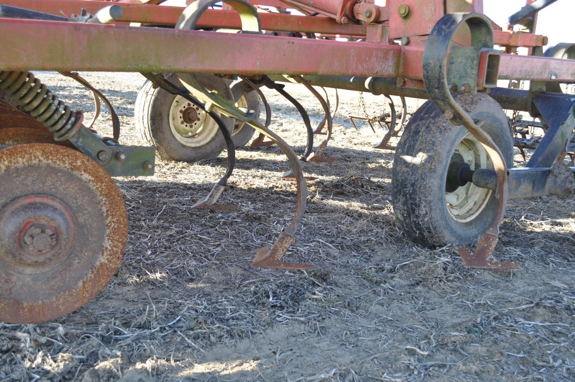 26’ Kent Disc-o-vator, front blades, sweep, 5-bar harrow, walking tandems - Image 9 of 15