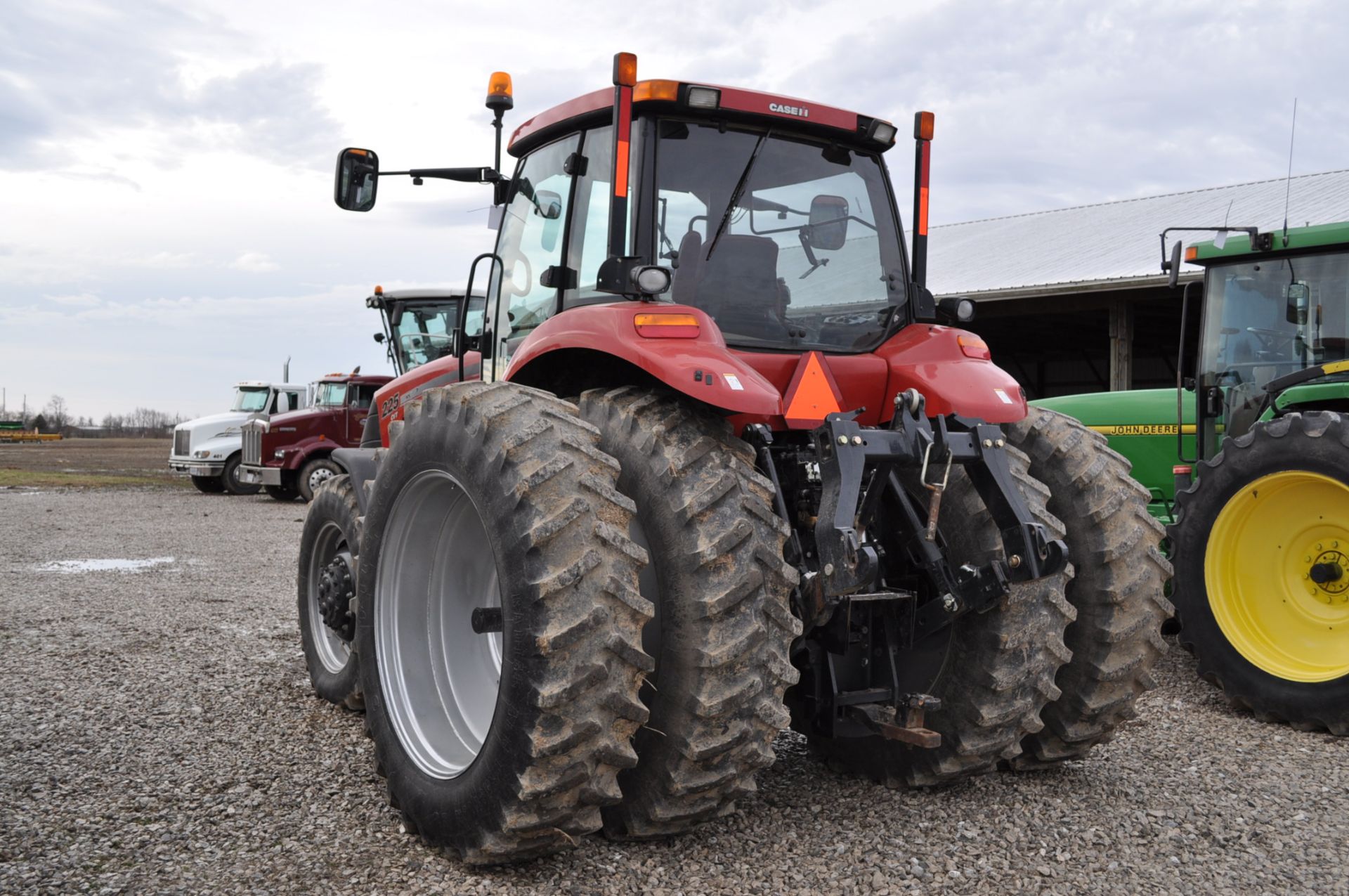 Case IH Magnum 225 tractor, MFWD, 480/80 R 46 duals, 380/85 R 34 front, CVT, 4 hyd remotes, 540/1000 - Image 2 of 27