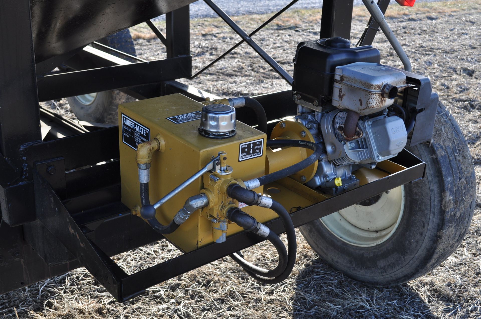 300 bushel gravity seed wagon, 15’ J & M poly cup auger, Auger Mate hyd power unit, 295/75 R 22.5 - Image 14 of 15