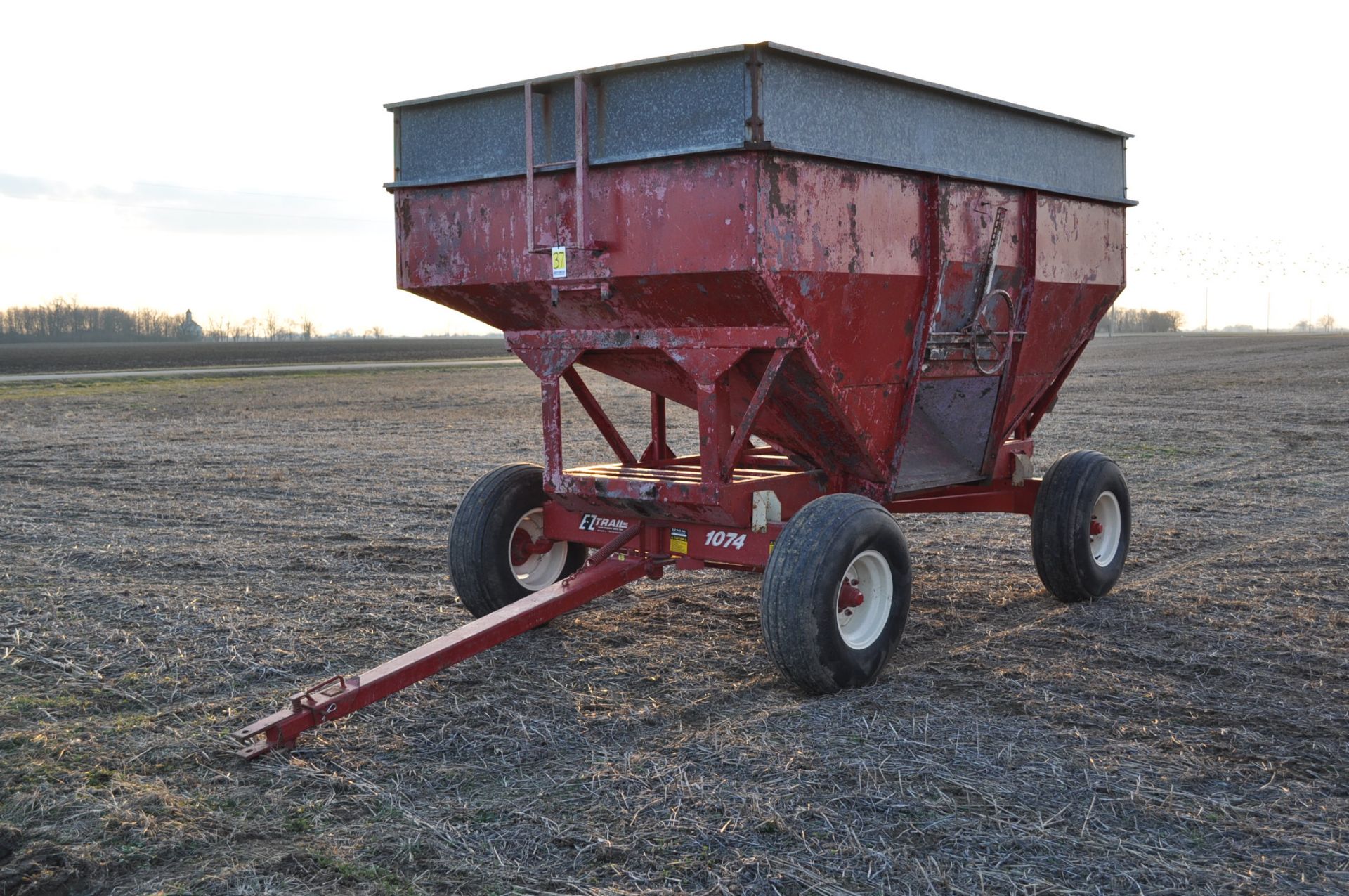 EZ-Trail gravity bed wagon on gear, 12.5-15SL tires