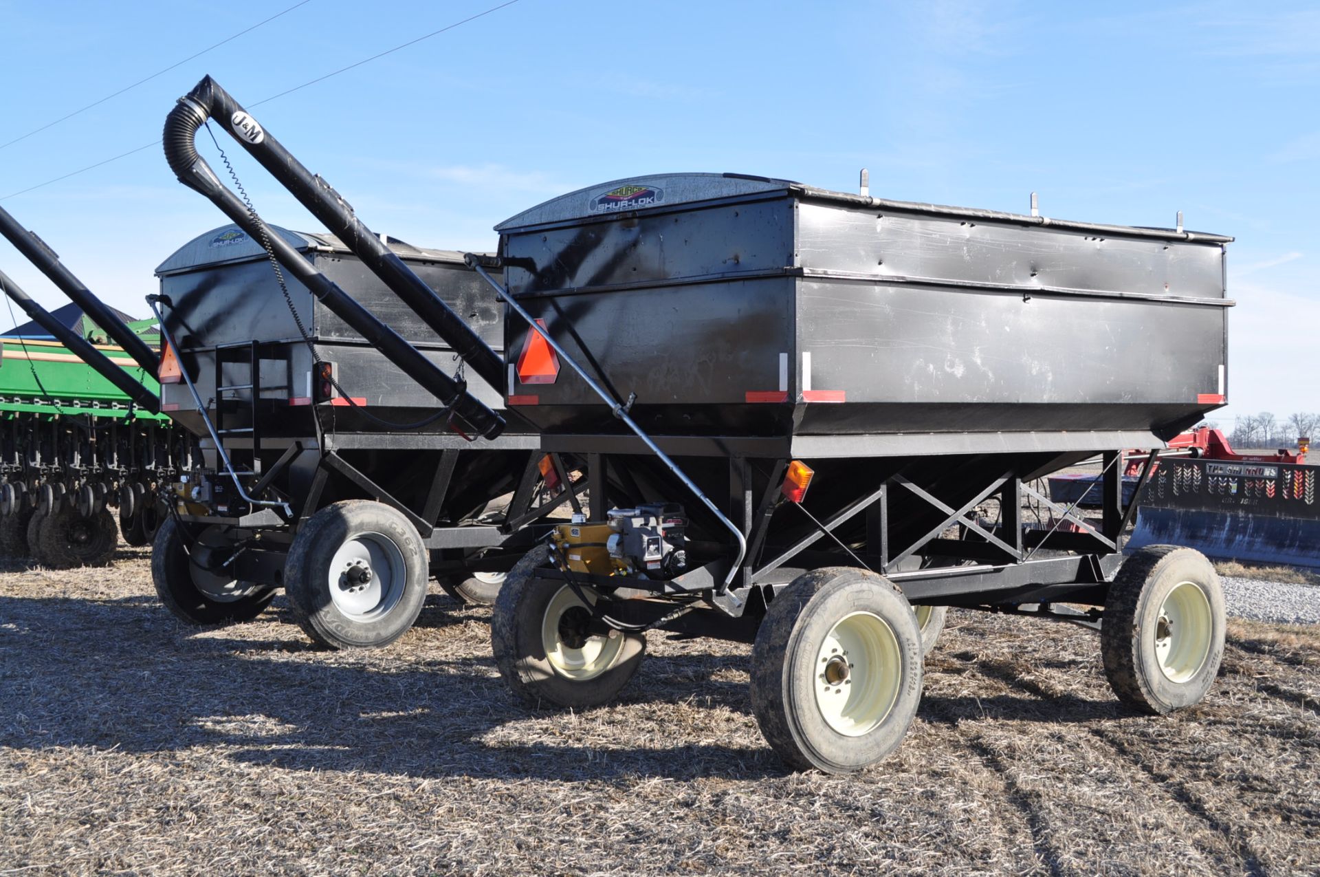 300 bushel gravity seed wagon, 15’ J & M poly cup auger, Auger Mate hyd power unit, 295/75 R 22.5 - Image 3 of 15