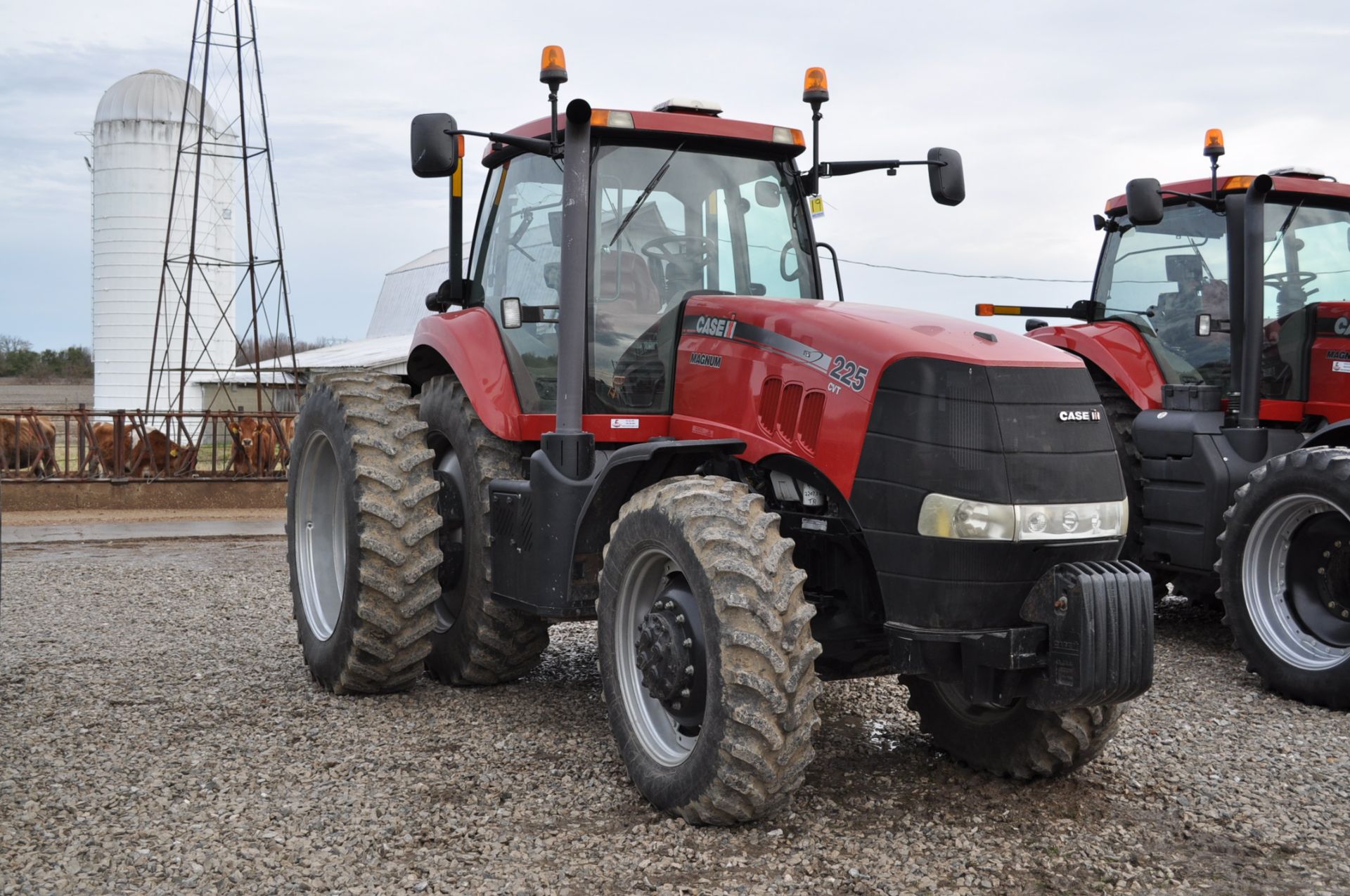 Case IH Magnum 225 tractor, MFWD, 480/80 R 46 duals, 380/85 R 34 front, CVT, 4 hyd remotes, 540/1000 - Image 4 of 27