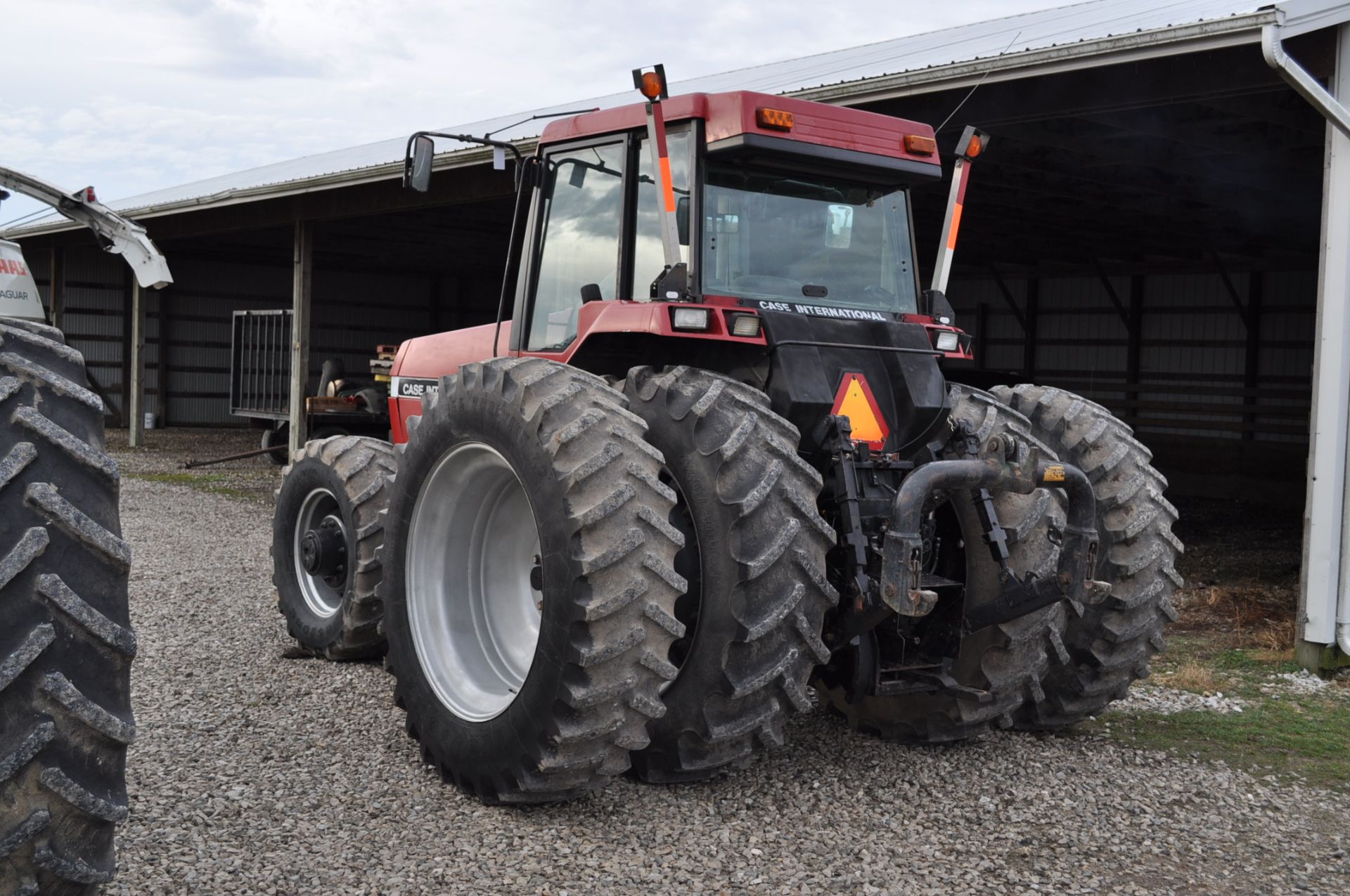 Case IH 7120 MFWD tractor, 480/80 R 42 duals, 480/65 R 28 front, 3 hyd remotes, 540/1000 pto, 3 - Image 2 of 16