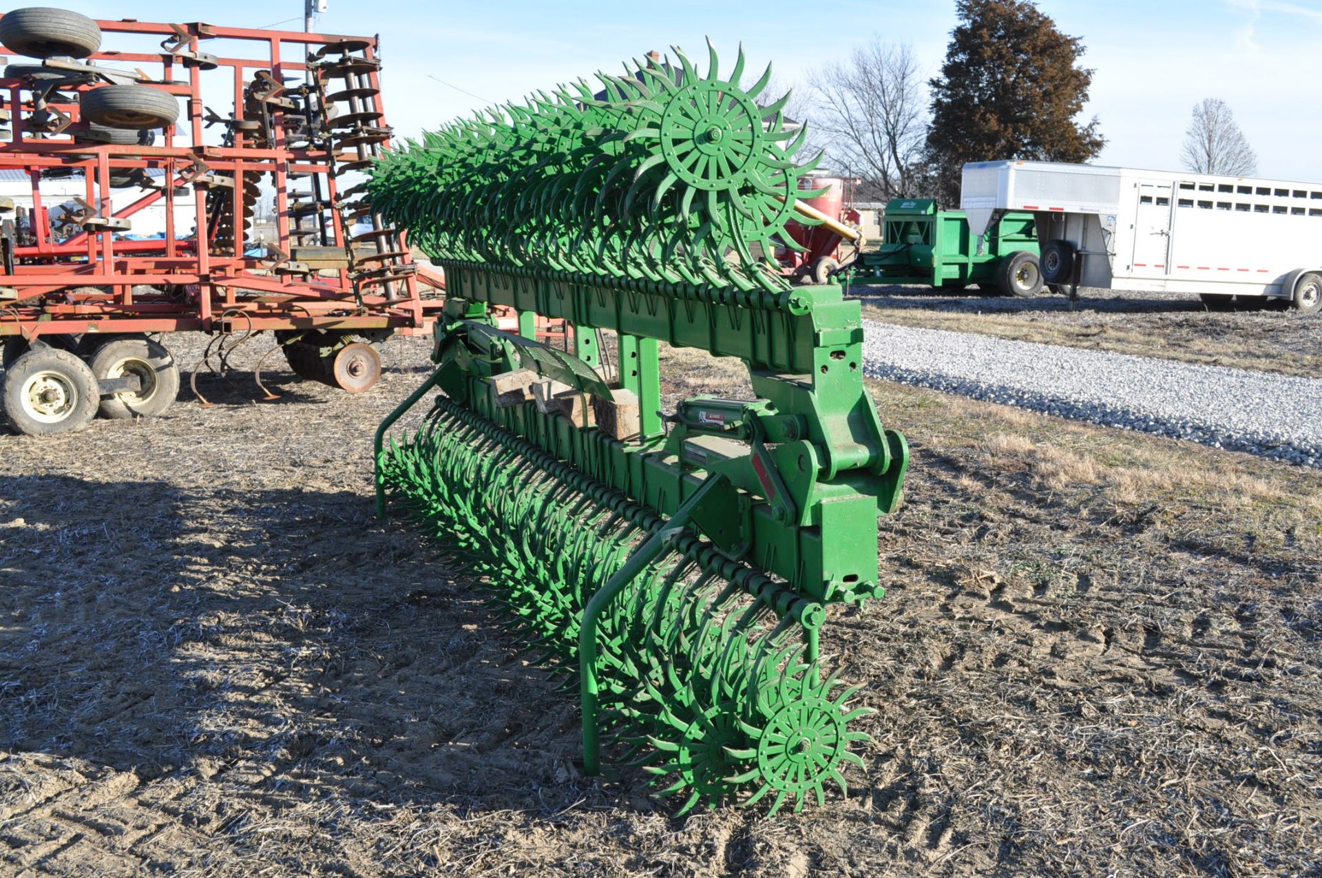 30’ John Deere 400 rotary hoe, hyd flat fold, 3 pt, wing wheels - Image 4 of 14