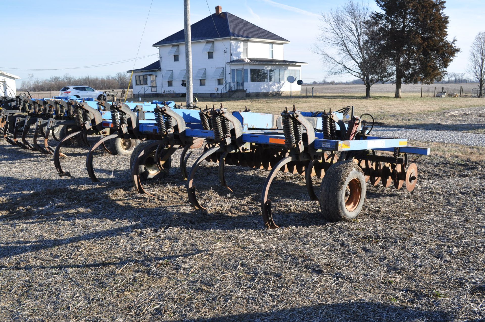 DMI Coulter Champ II 9-shank disc chisel, hyd, adjust front disc, twisted shovels - Image 3 of 10