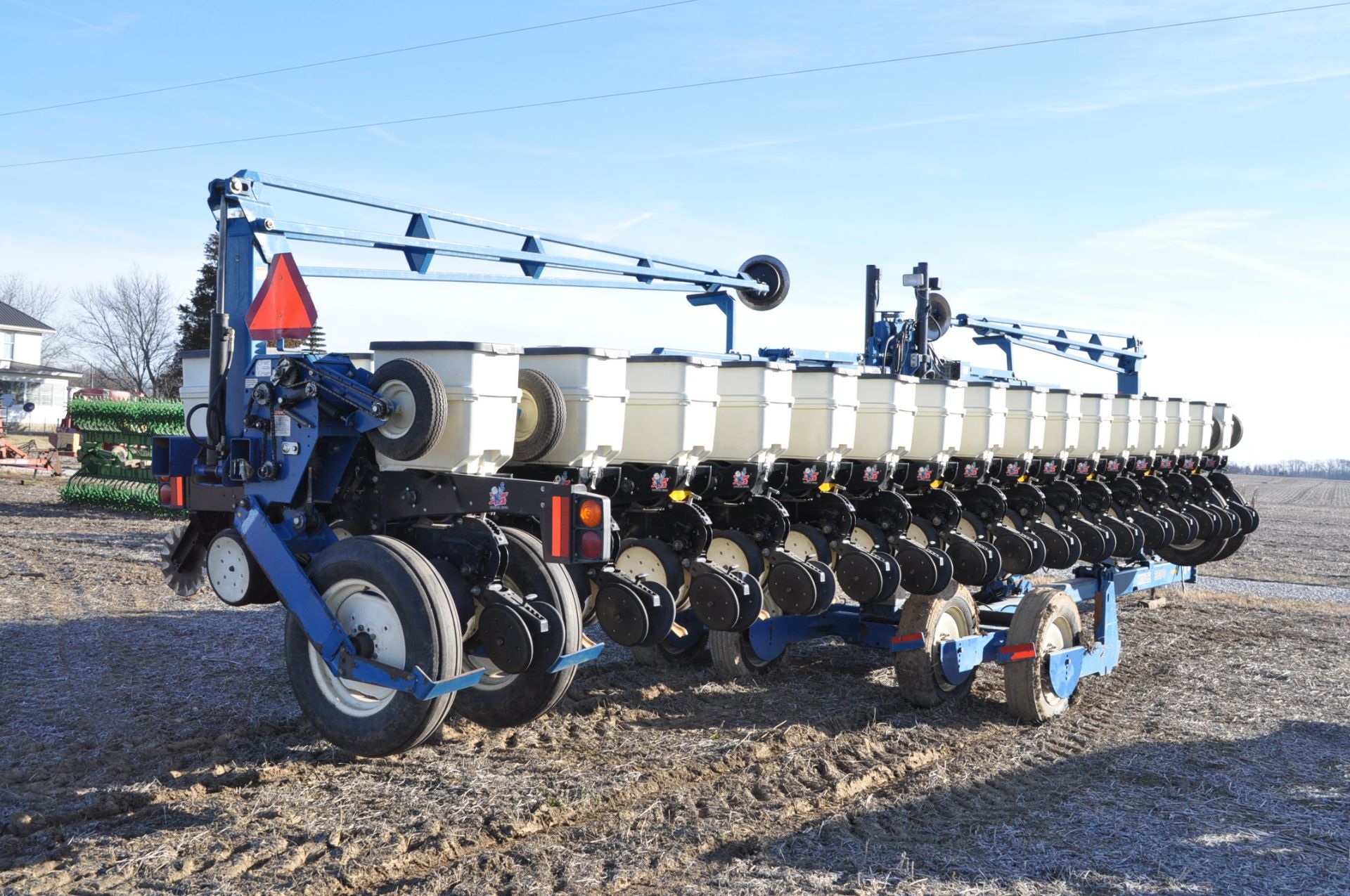 Kinze 3600 16/31 planter, no-till coulters, box ext, Keaton seed firmers, finger pick-up, rubber - Image 4 of 15