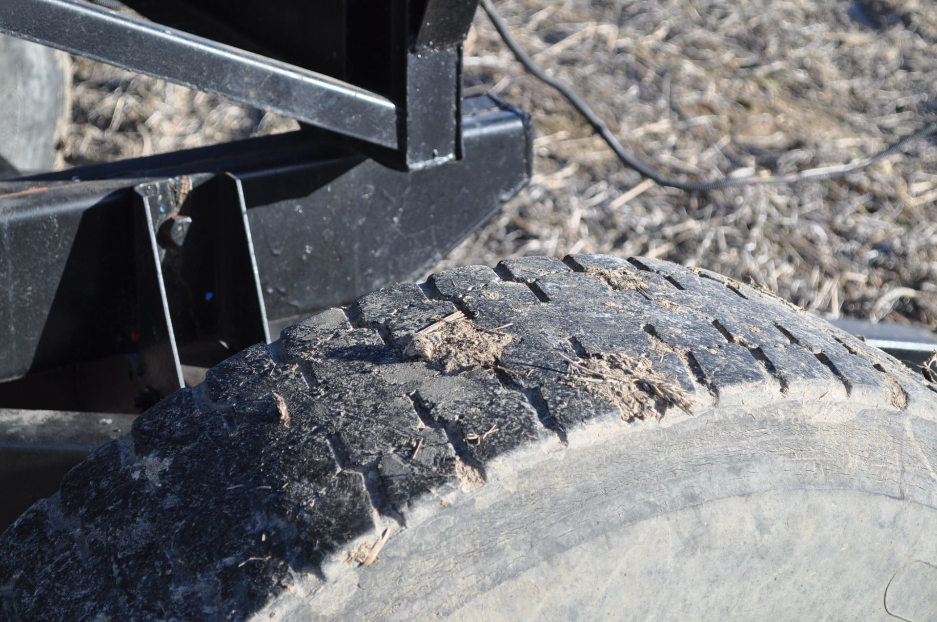 300 bushel gravity seed wagon, 15’ J & M poly cup auger, Auger Mate hyd power unit, 295/75 R 22.5 - Image 9 of 15