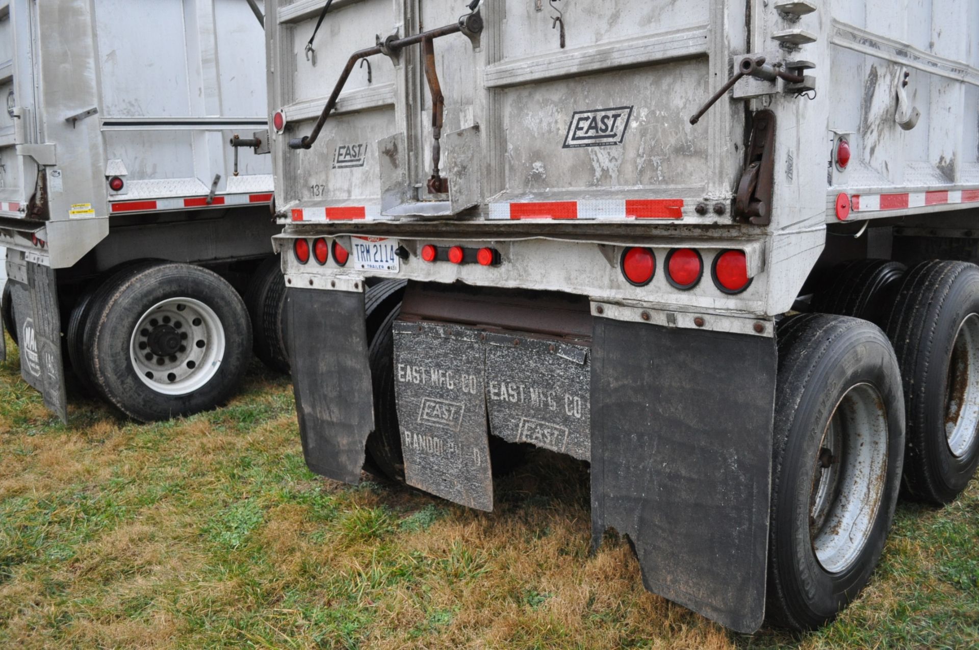 1988 East 32’ end dump trailer, spring ride, 11 R 24.5 tires, Dayton rims, roll tarp, coal chute, - Image 10 of 12