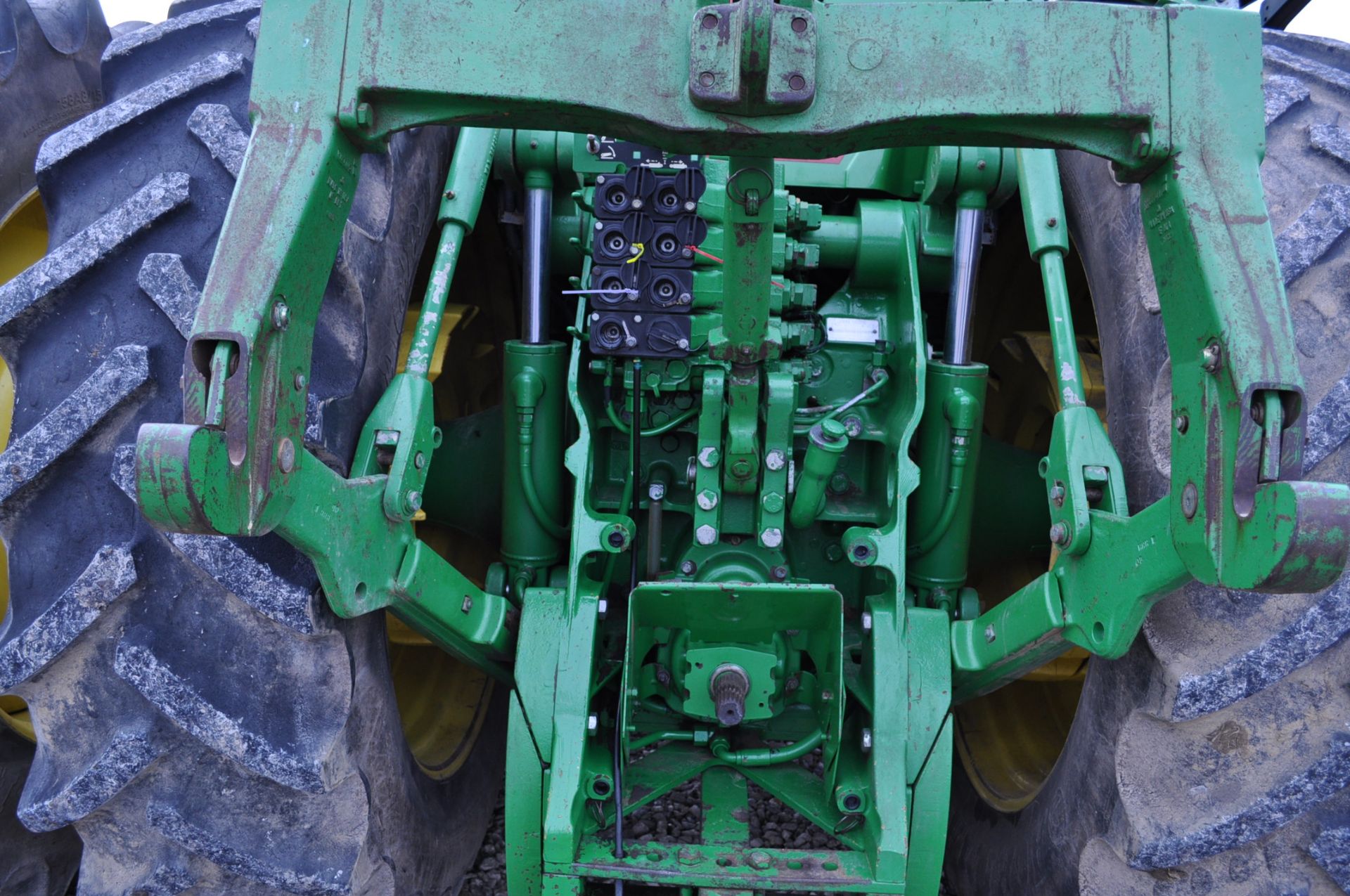 John Deere 8300 tractor, MFWD, 480/80 R 46 duals, 380/85 R 34 front, fenders, front wts, 4 hyd - Image 12 of 21