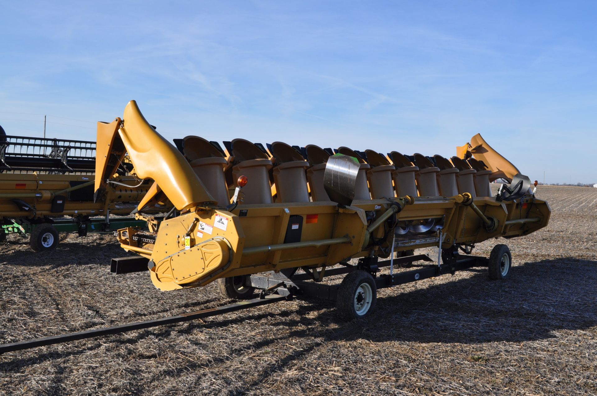 Claas 512 cornhead, hyd deck plates, knife rolls, poly, header height, guidance wiskers, SN - Image 2 of 30