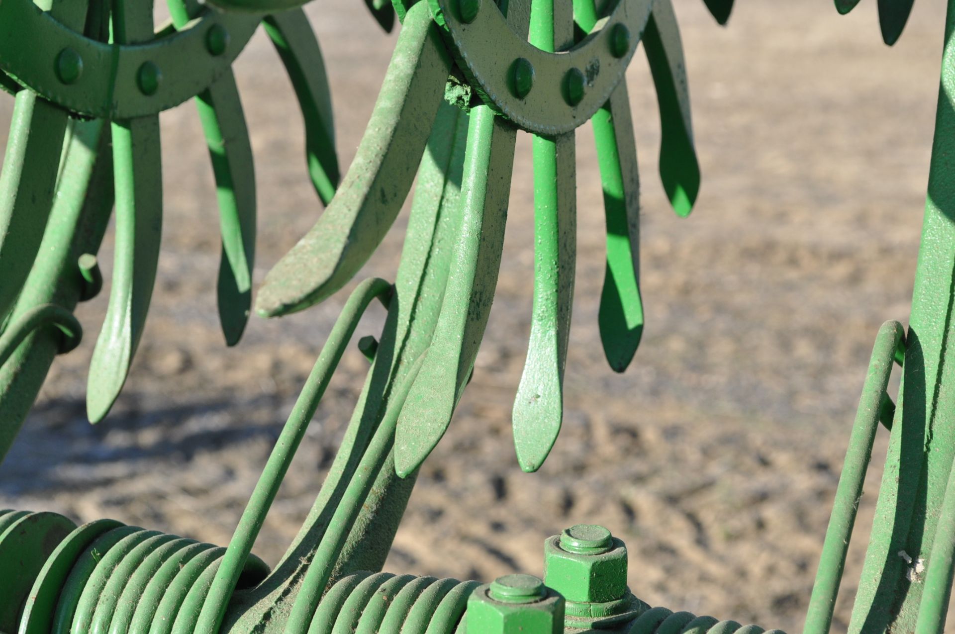 30’ John Deere 400 rotary hoe, hyd flat fold, 3 pt, wing wheels - Image 9 of 14