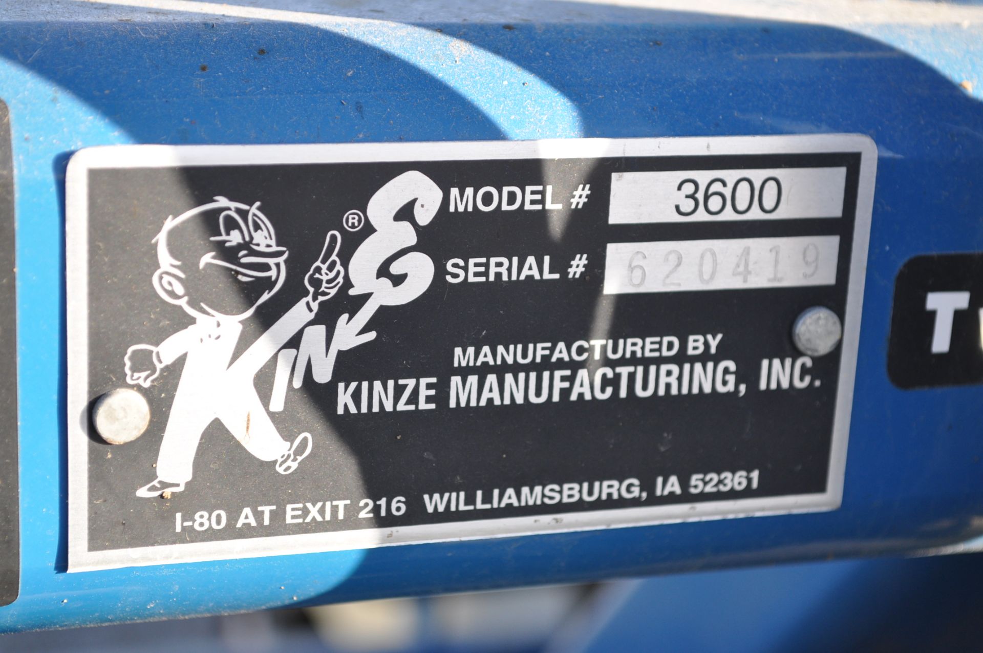 Kinze 3600 16/31 planter, no-till coulters, box ext, Keaton seed firmers, finger pick-up, rubber - Image 11 of 15