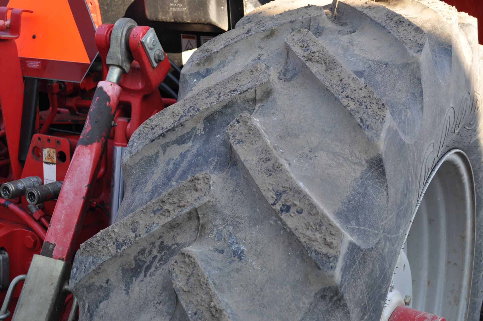 McCormick MTX 165 MFWD tractor, 18.4-42 axle duals, 14.9R30 front, C/H/A, shuttle shift, 16 spd - Image 8 of 21