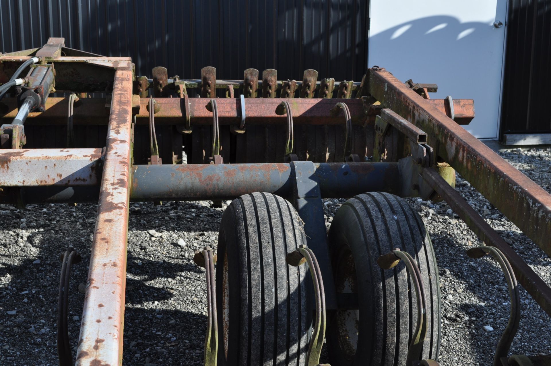 13’ International 415 cultimulcher, rear hitch - Image 6 of 10