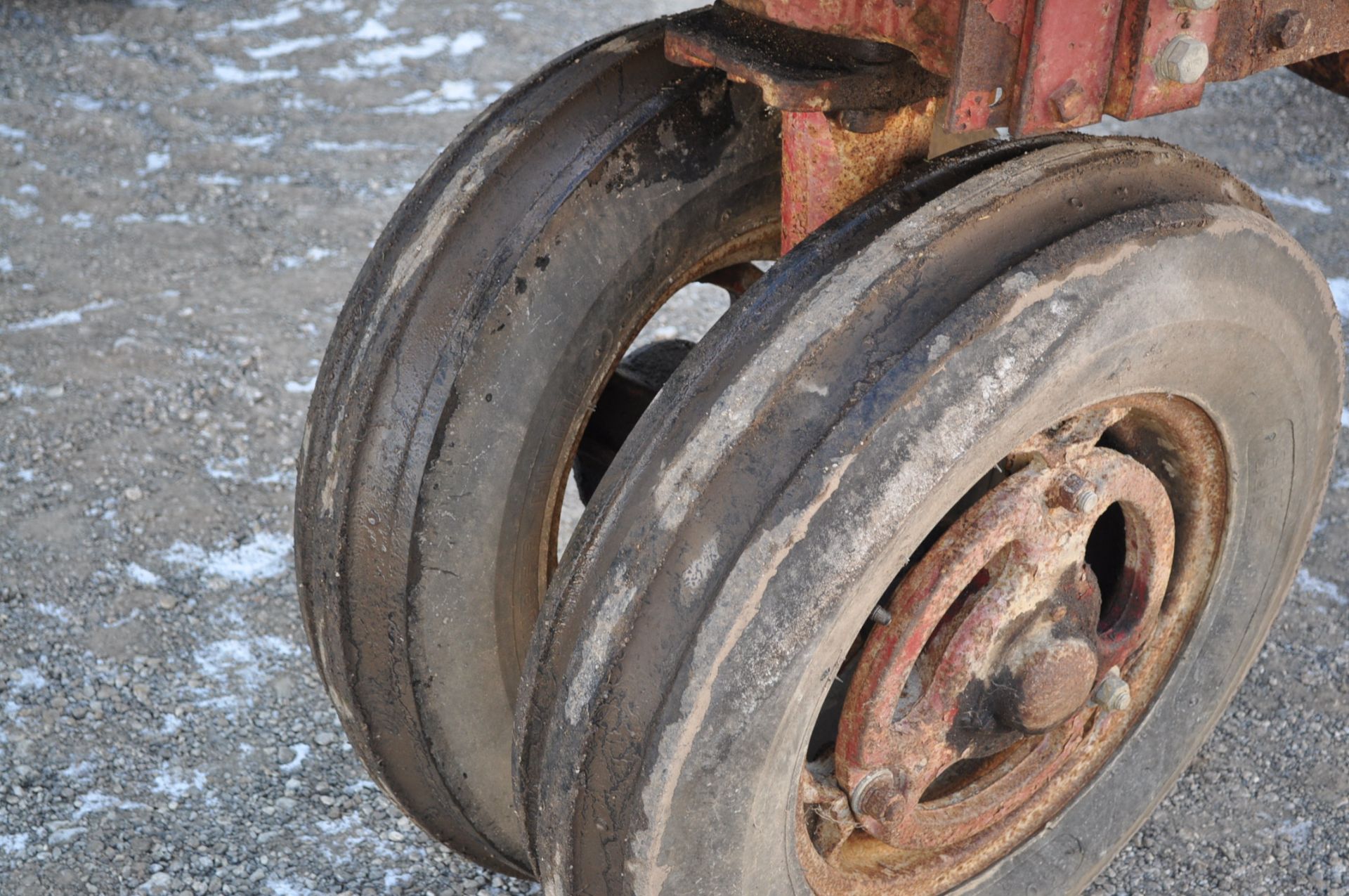 Farmall M tractor, 13.6-38 rear, narrow front, gasoline, loader, 540 PTO, SN FBK276 - Image 5 of 11