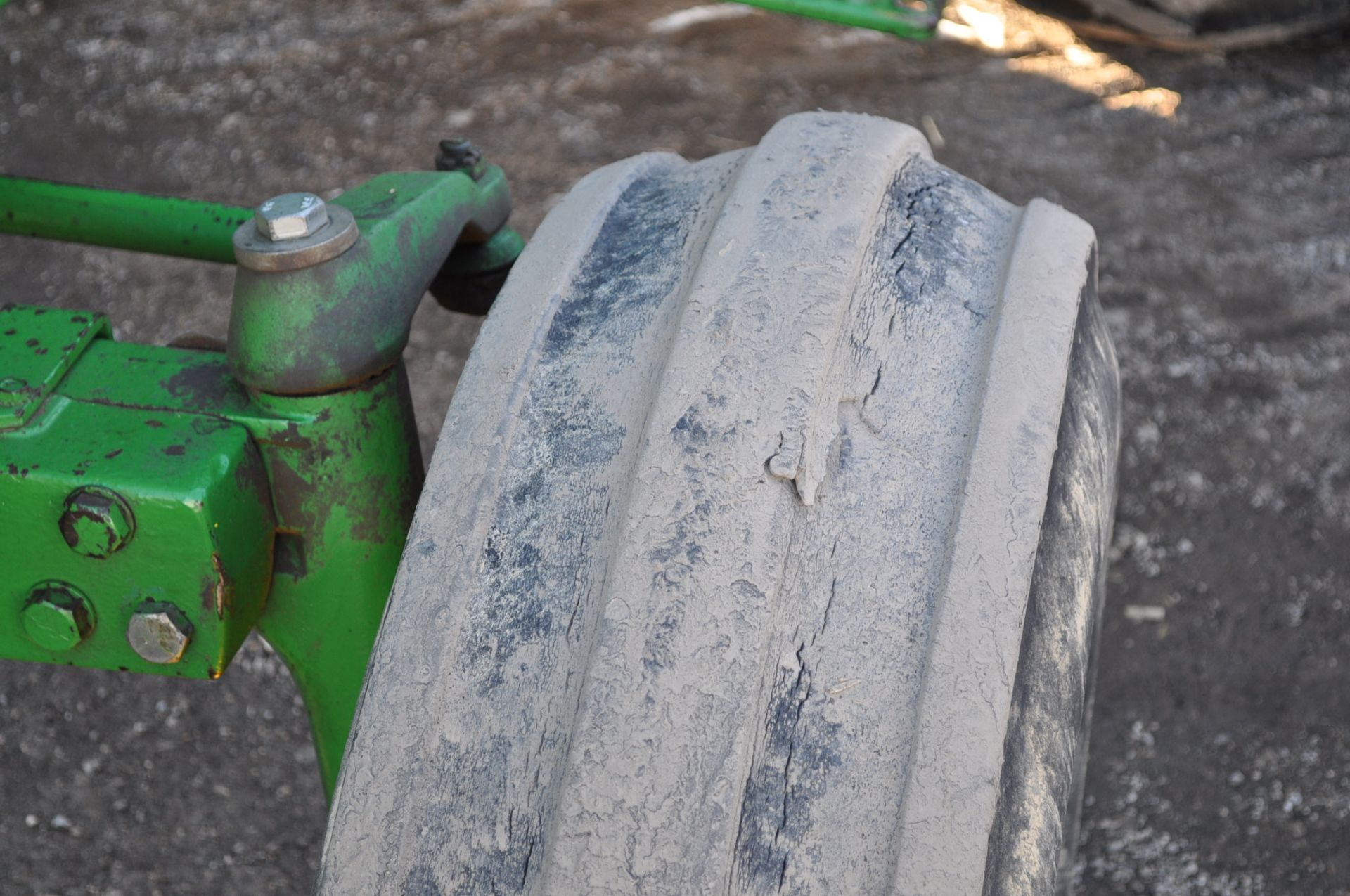 John Deere 4430 tractor, C/H/A, 18.4-38 duals, 11.00-16 front, front weights, Quad range, 2 hyd, 3 - Image 5 of 18