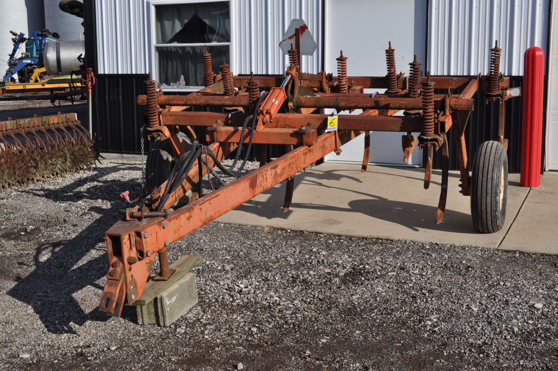 Allis Chalmers chisel plow, 10 shank, hyd raise