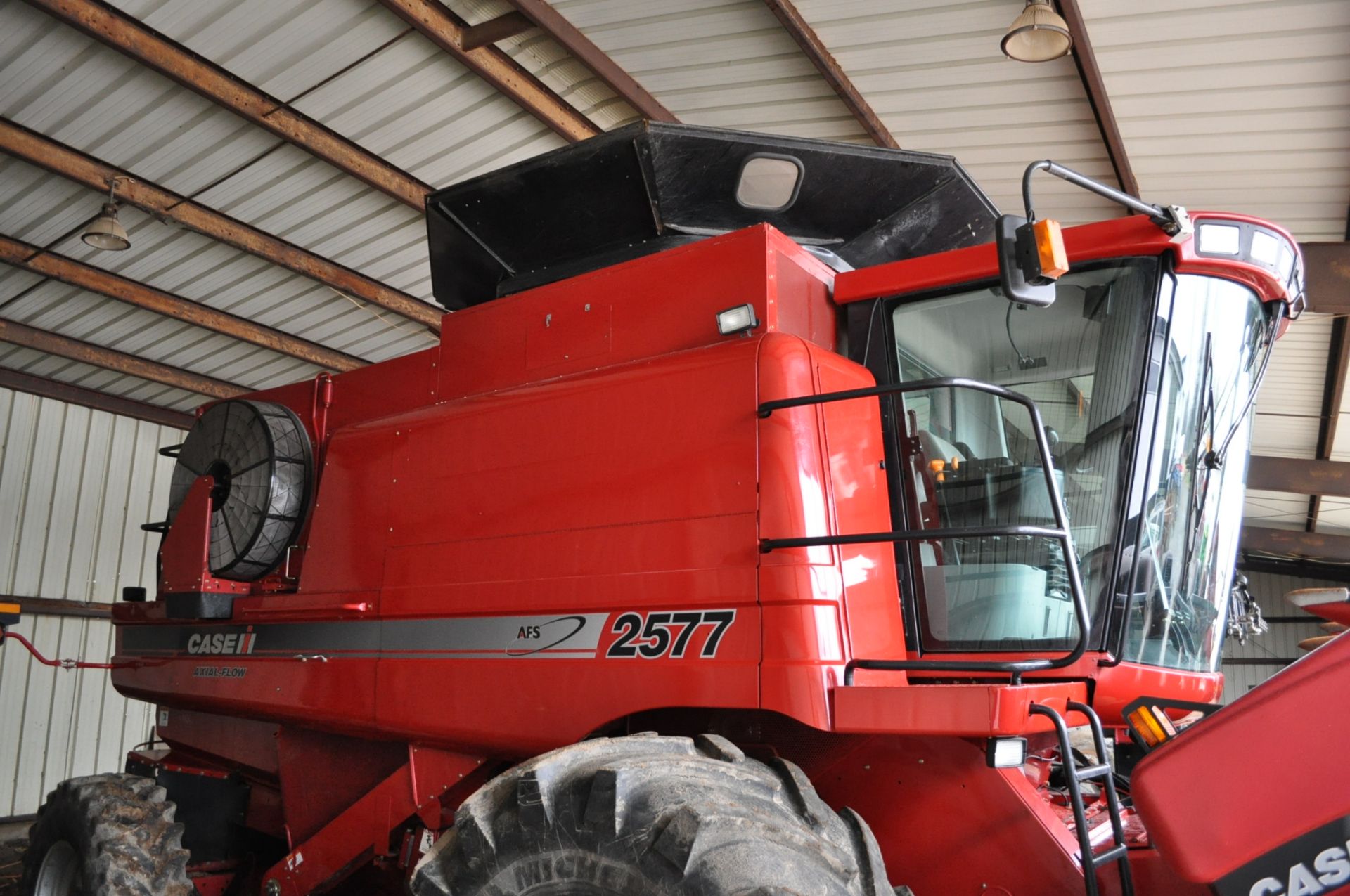 Case IH 2577 Combine, 4WD, 900/60R32 Michelin MegaXbib drive, 18.4-26 rear, rock trap, AFX rotor, - Image 2 of 19