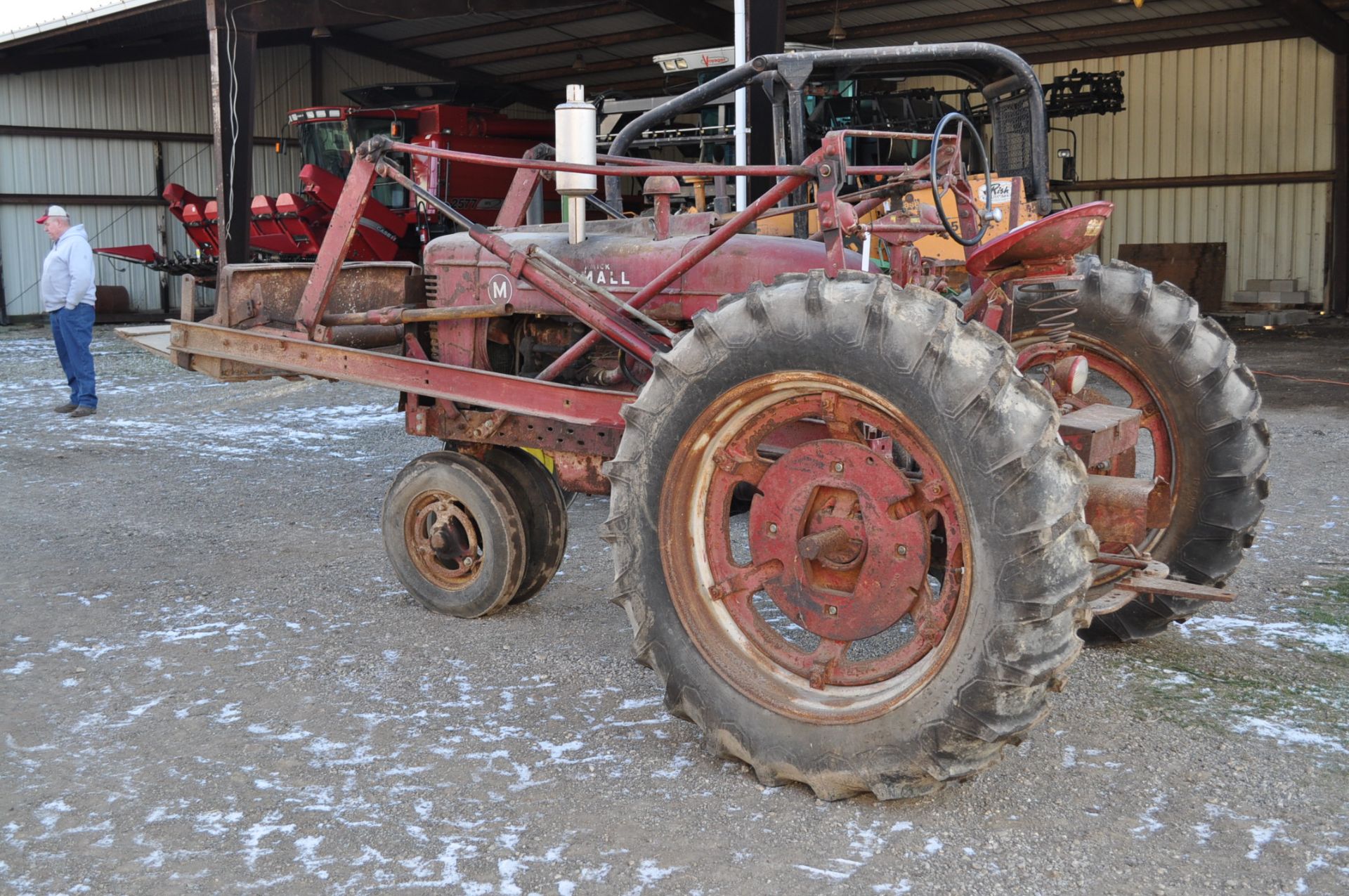 Farmall M tractor, 13.6-38 rear, narrow front, gasoline, loader, 540 PTO, SN FBK276 - Image 2 of 11