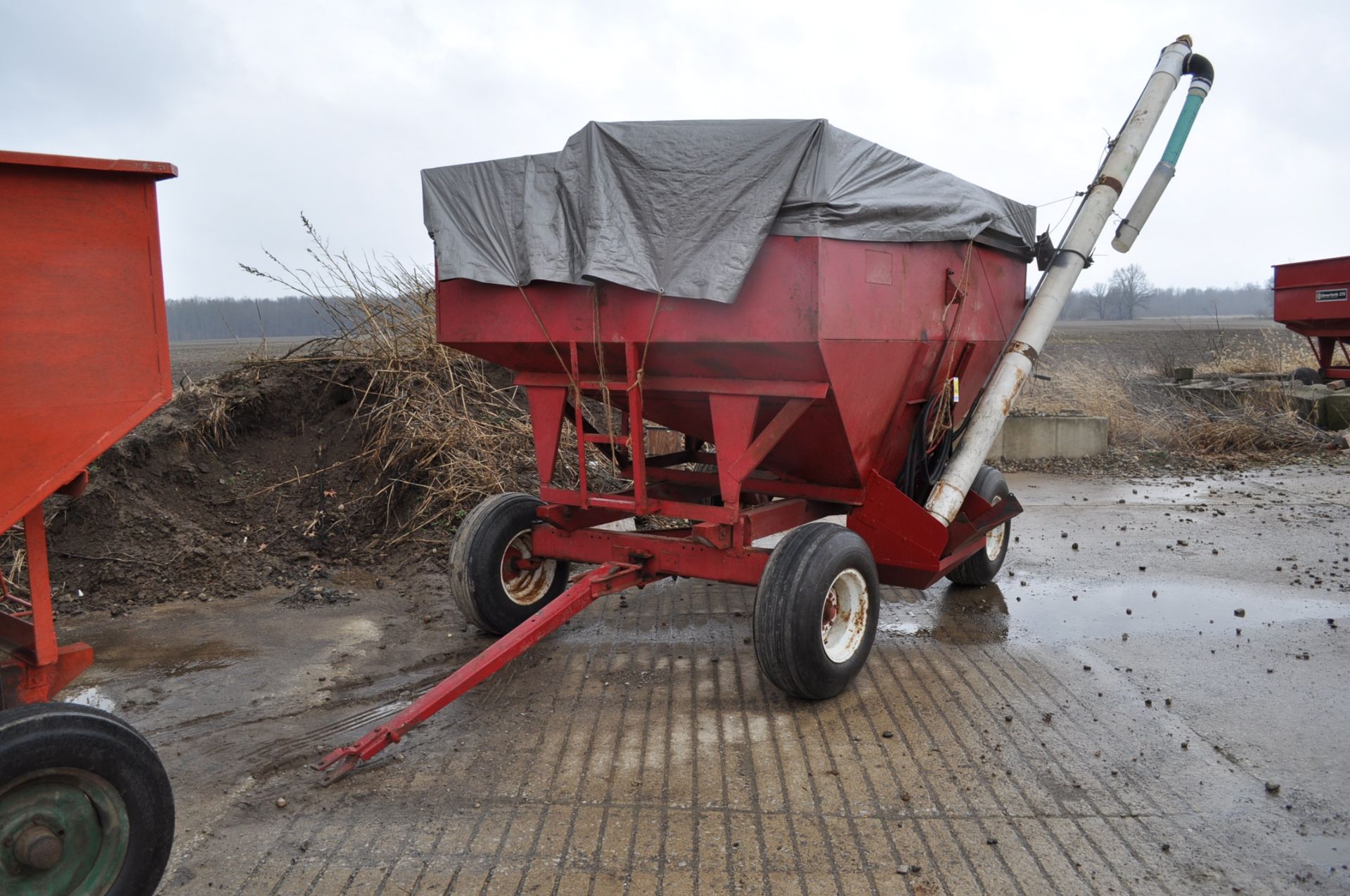 McCurdy gravity seed wagon on gear, poly cup seed auger, hyd drive