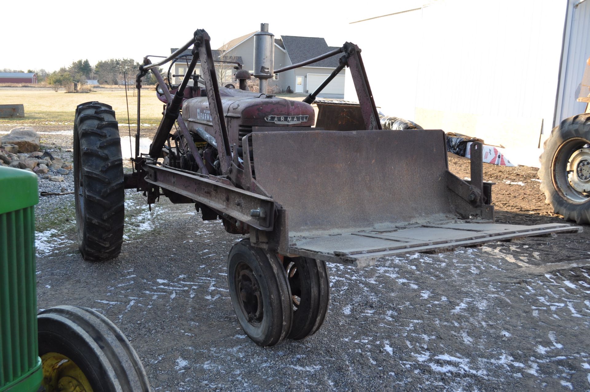 Farmall M tractor, 13.6-38 rear, narrow front, gasoline, loader, 540 PTO, SN FBK276 - Image 4 of 11