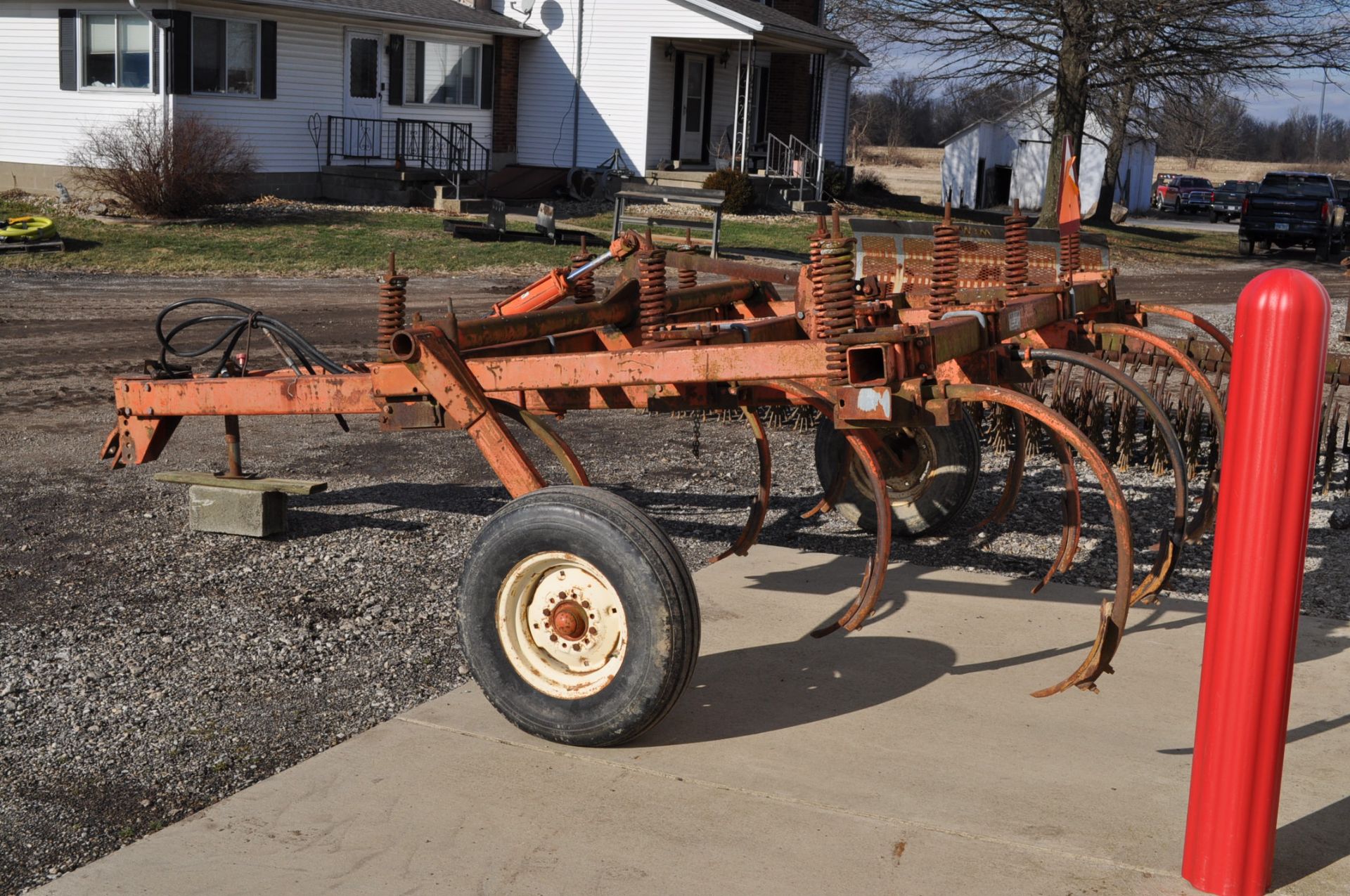 Allis Chalmers chisel plow, 10 shank, hyd raise - Image 2 of 7