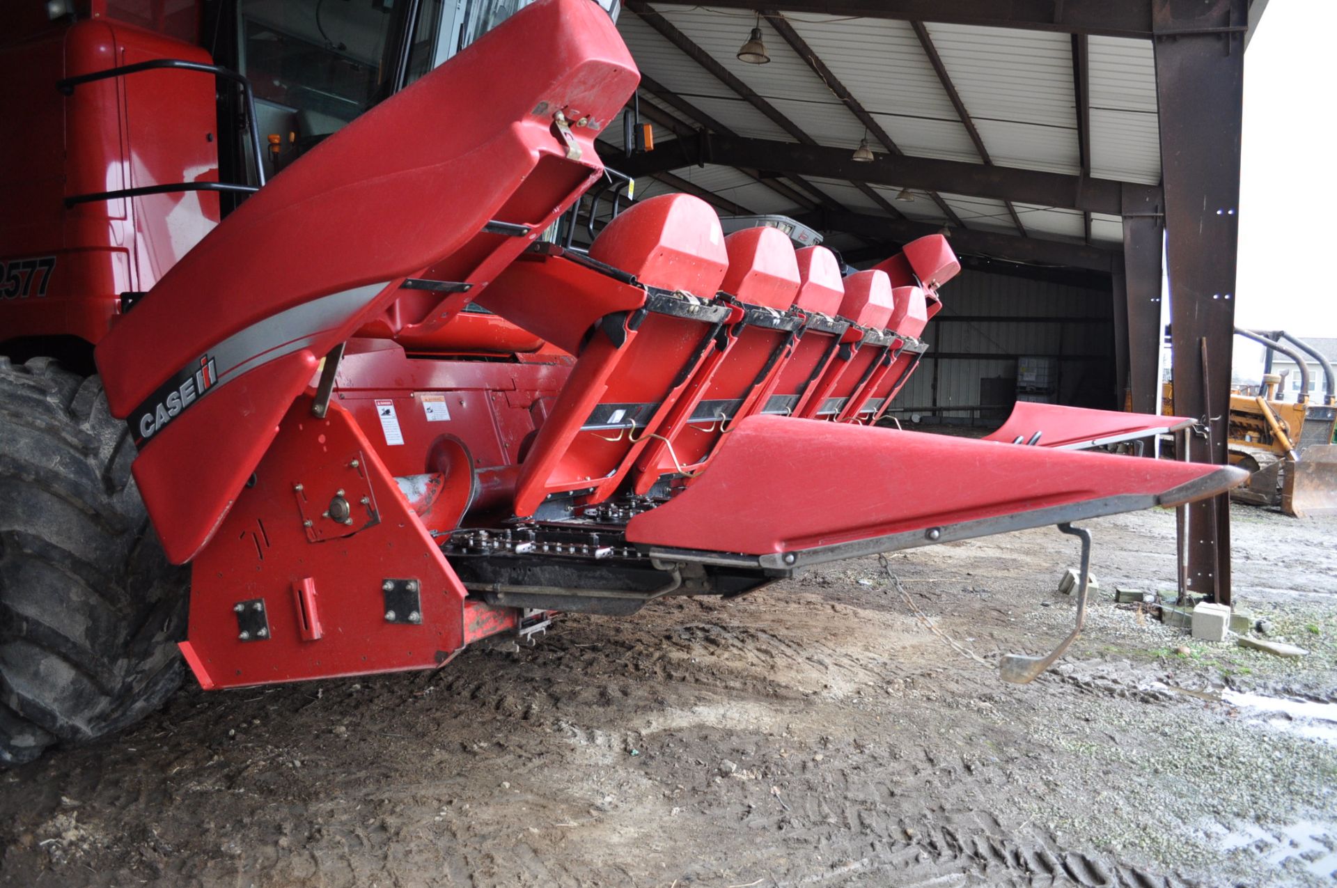 Case IH 2206 corn head, poly, hyd deck plates, height sensors, SN CBJ032598 - Image 2 of 11