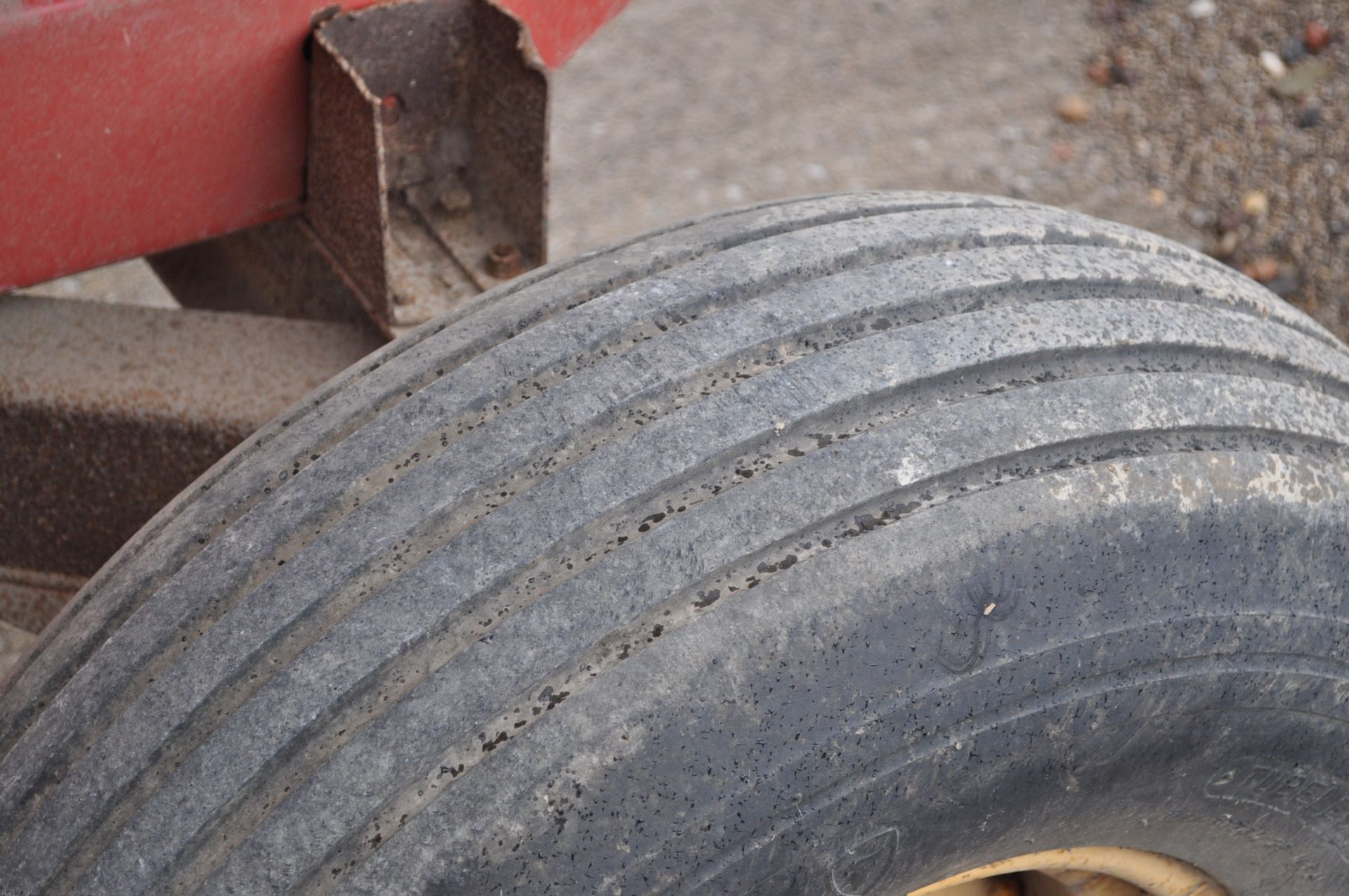 Unverferth 275 gravity wagon on gear, 10.00-15 tires - Image 6 of 9