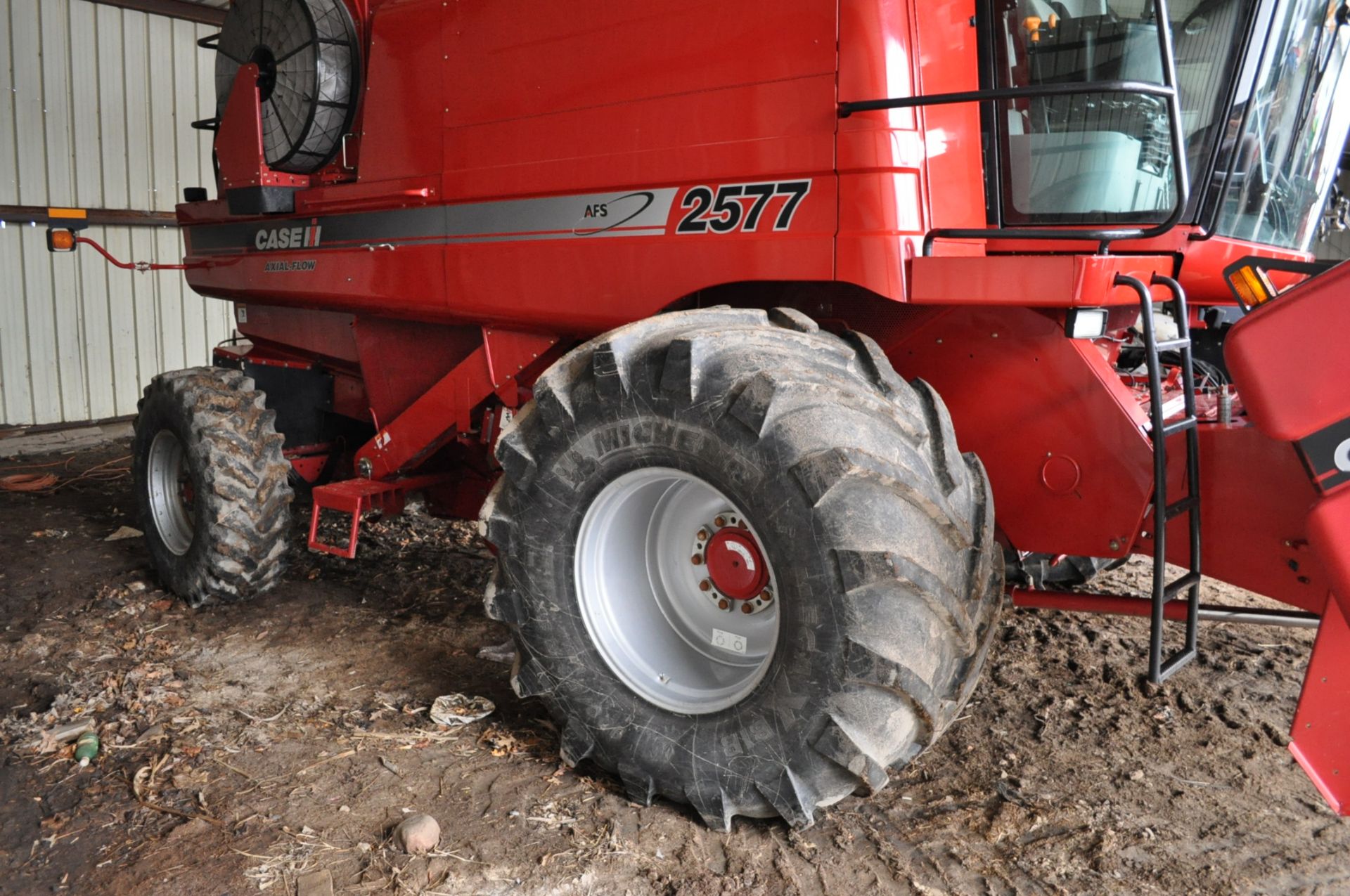 Case IH 2577 Combine, 4WD, 900/60R32 Michelin MegaXbib drive, 18.4-26 rear, rock trap, AFX rotor, - Image 3 of 19