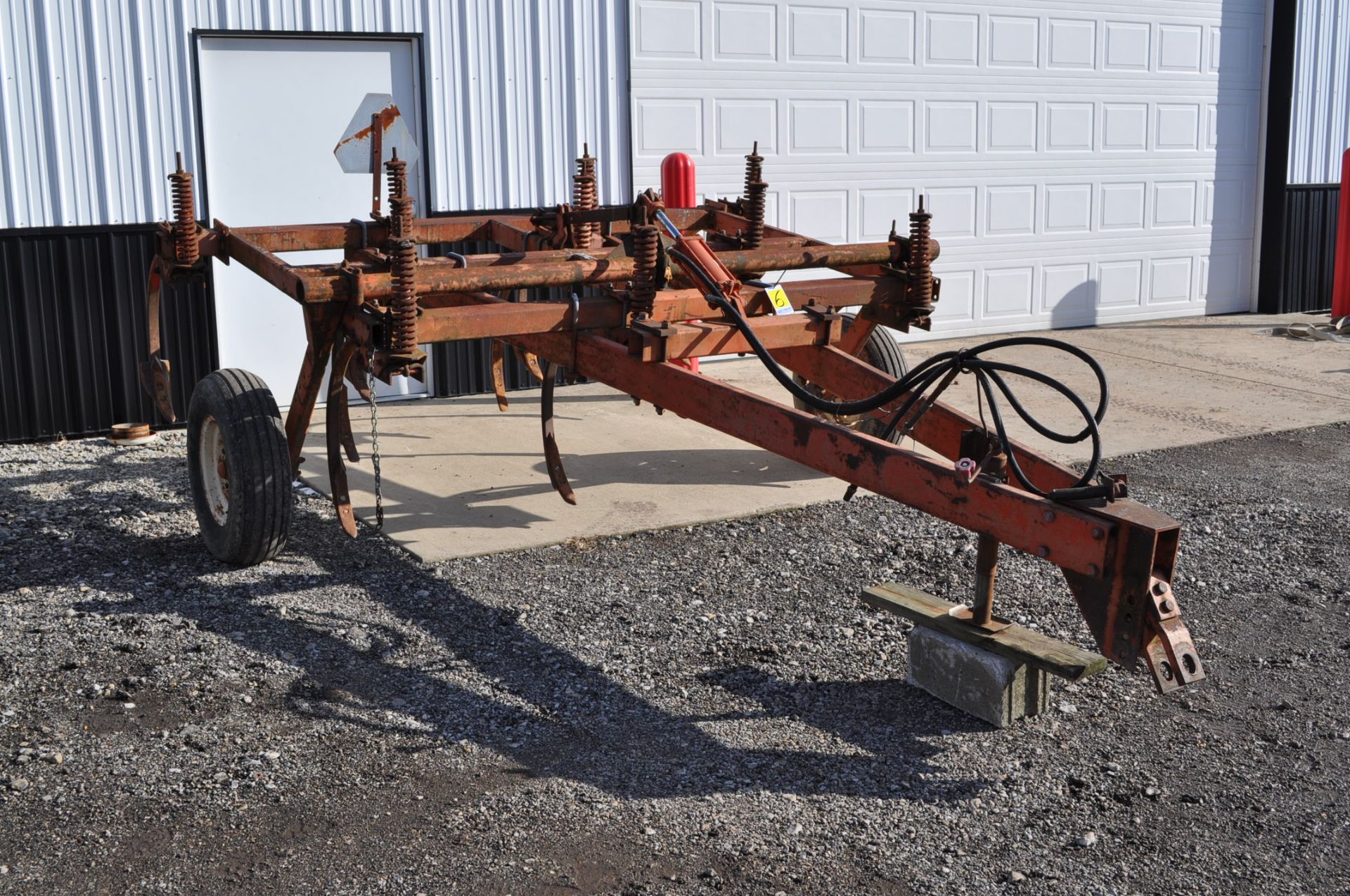 Allis Chalmers chisel plow, 10 shank, hyd raise - Image 4 of 7